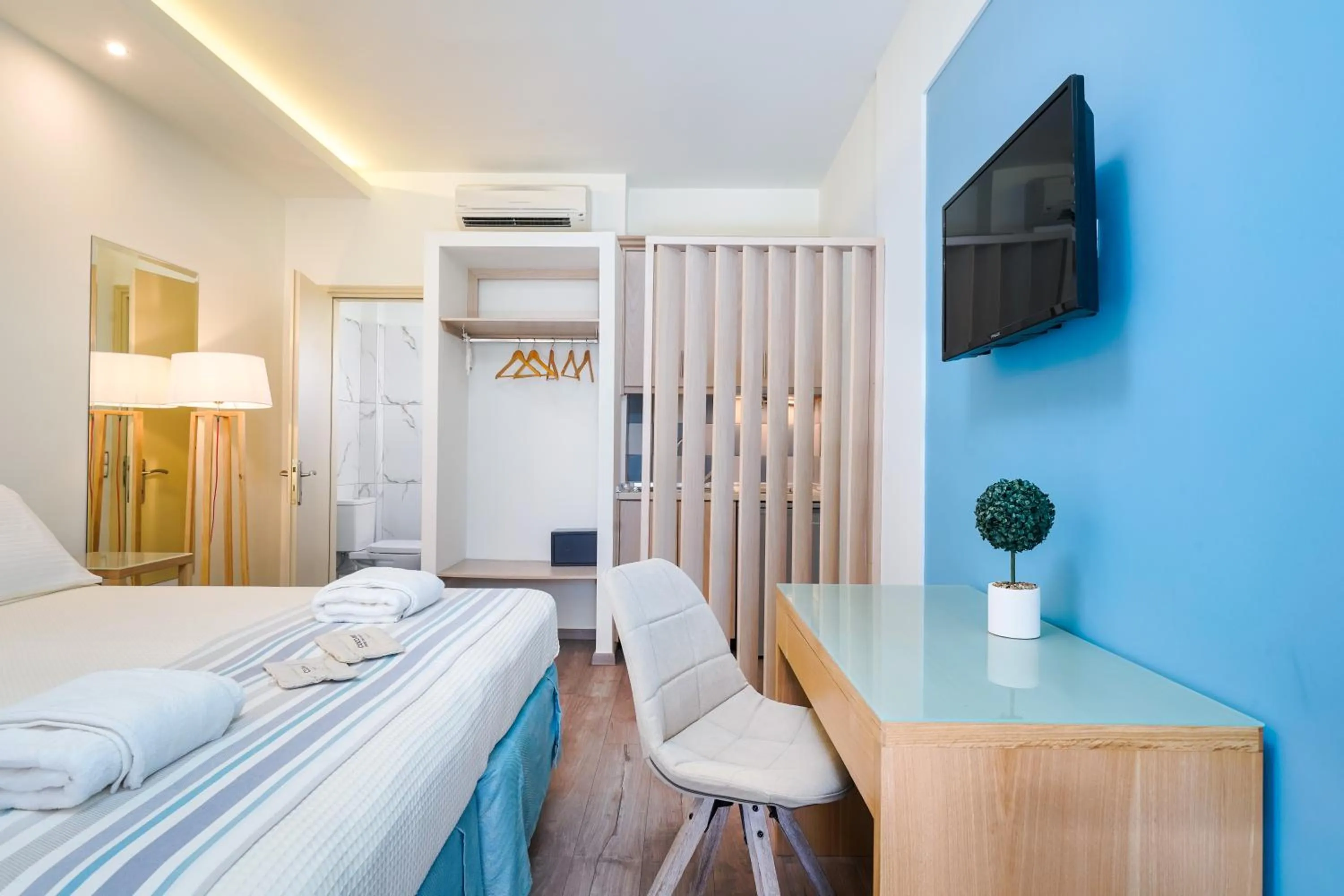 Photo of the whole room, Bed in Kamelia & Semeli Hotel