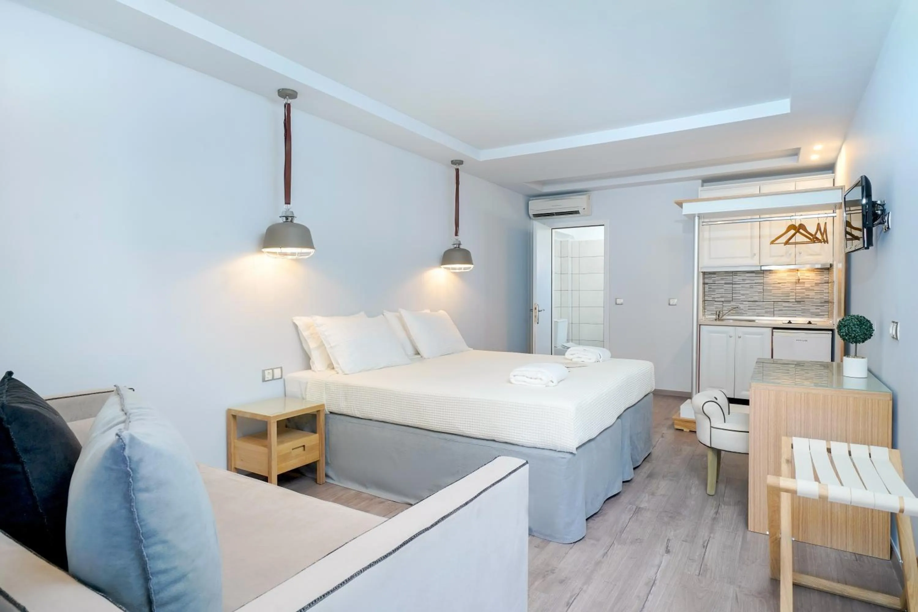 Bed in Kamelia & Semeli Hotel