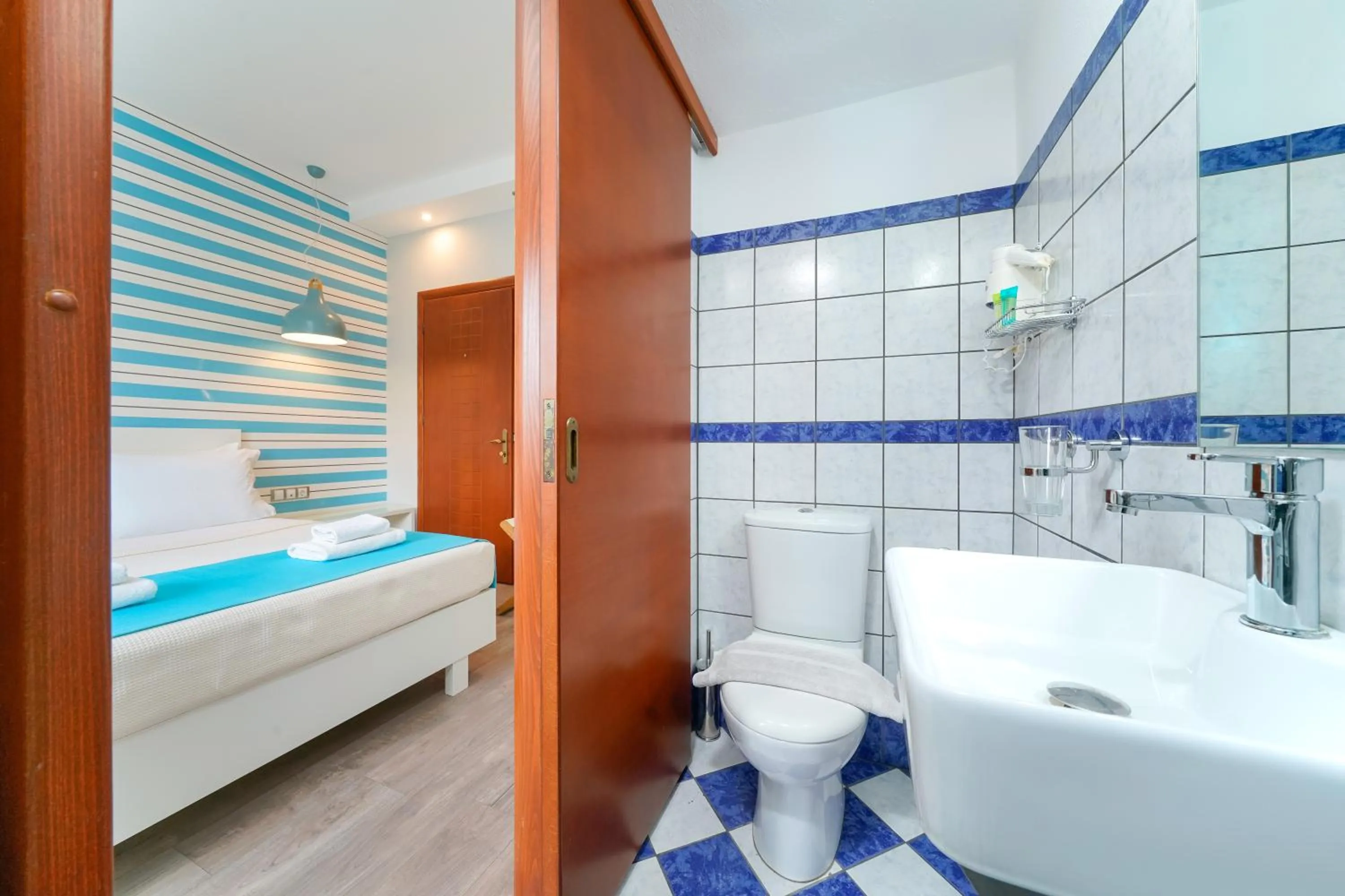 Bathroom, Bed in Kamelia & Semeli Hotel