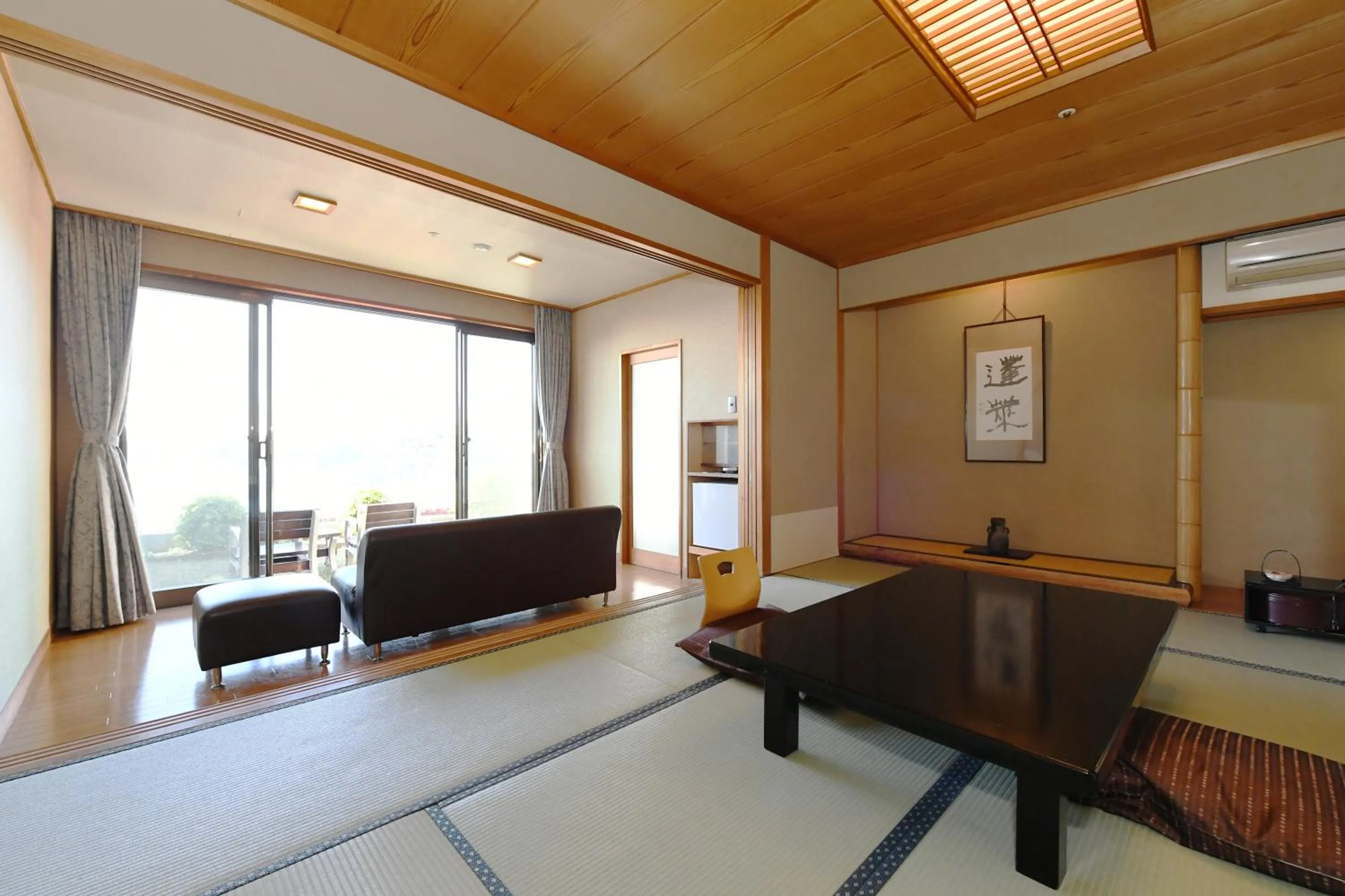 Photo of the whole room in Shimoda Yamatokan