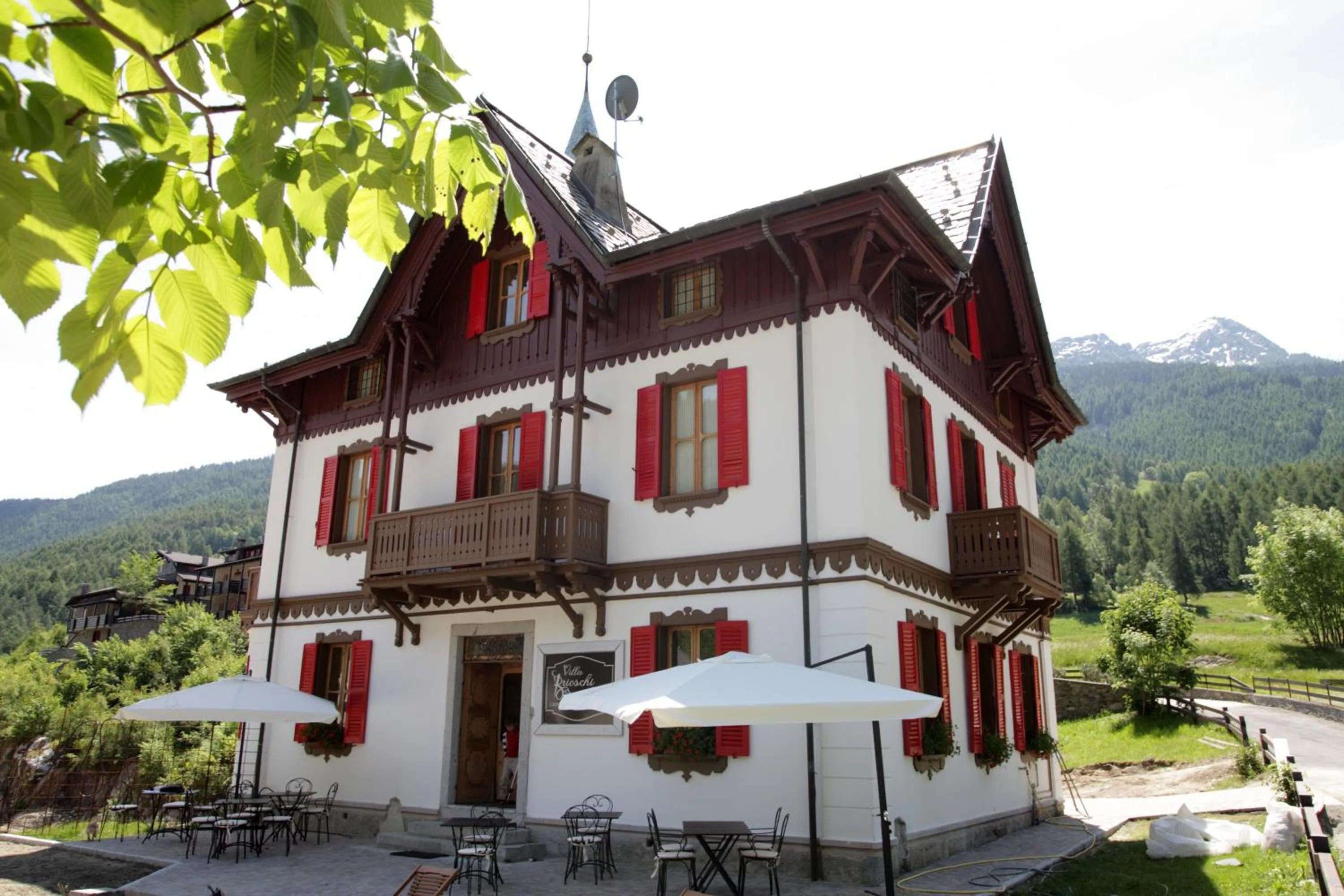 Facade/entrance in Relais Villa Brioschi