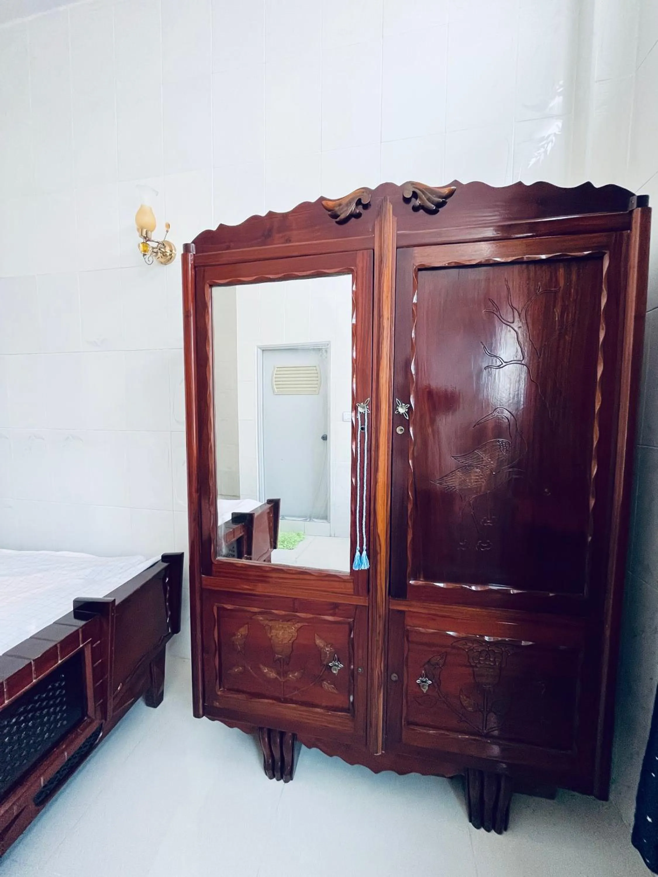 wardrobe, Bed in Por Chey