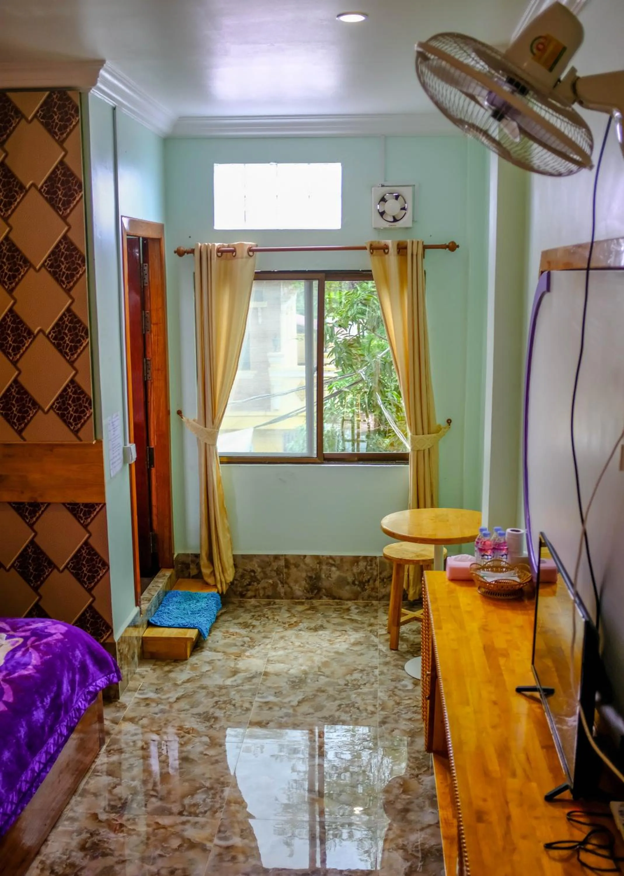 Bedroom, Bed in Por Chey