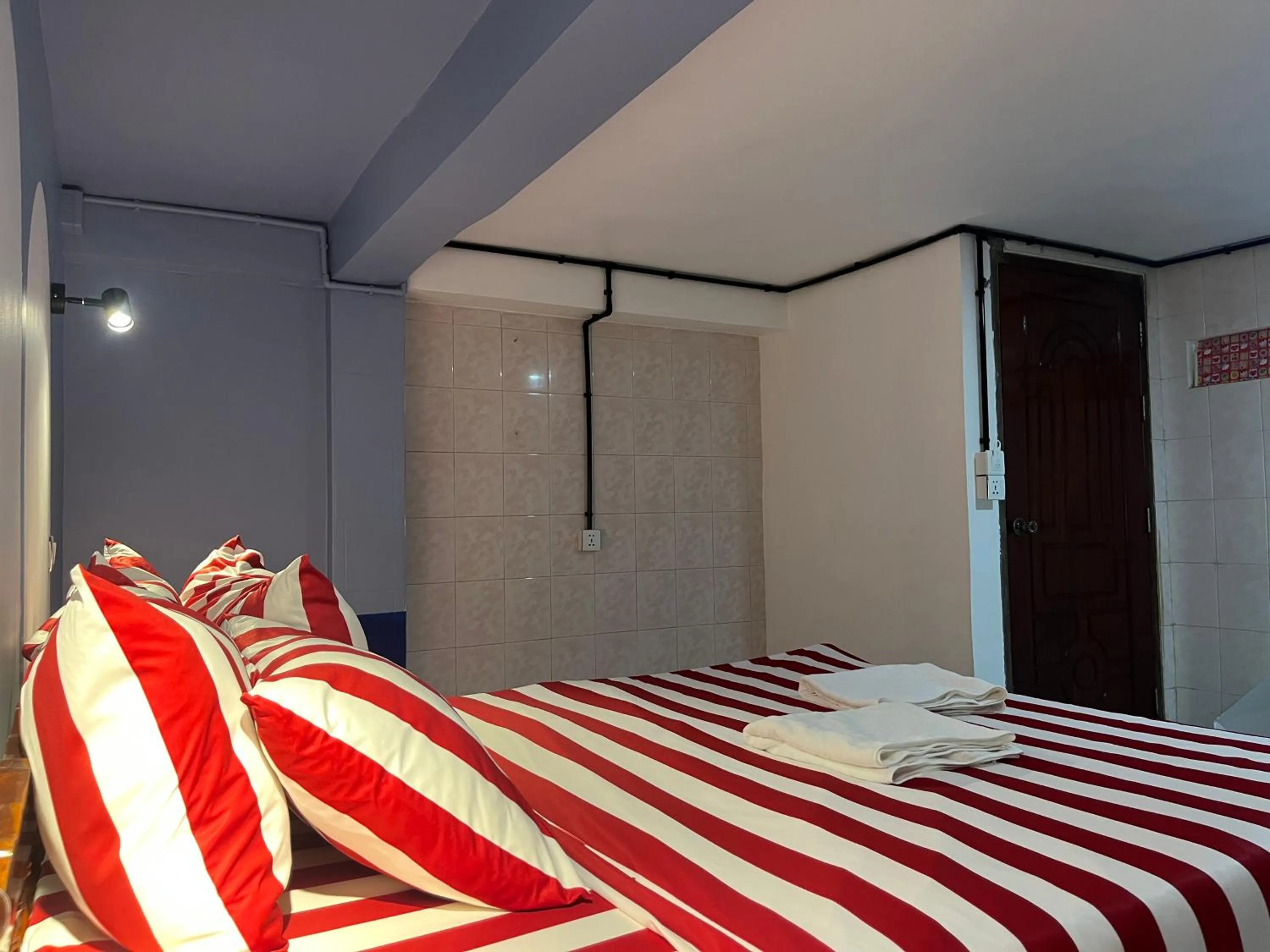 Bedroom, Bed in Por Chey