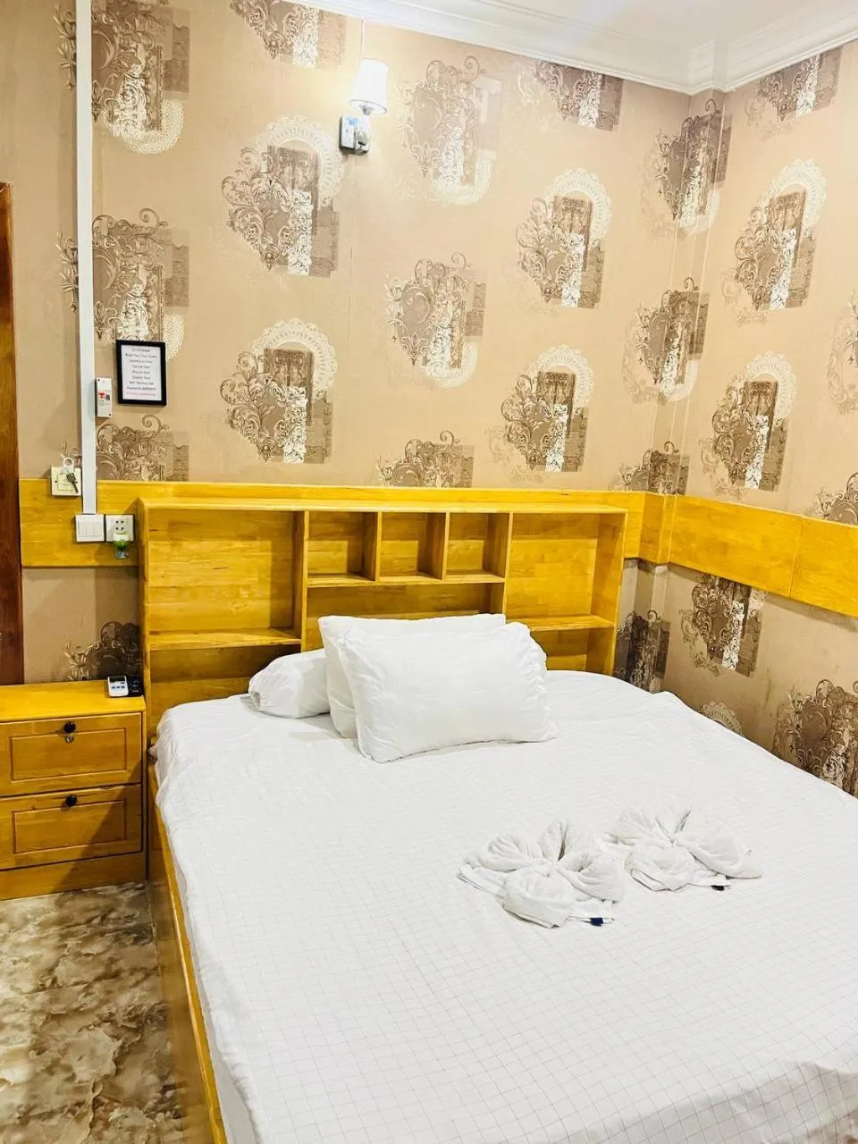 Deluxe Double Room with Shower in Por Chey