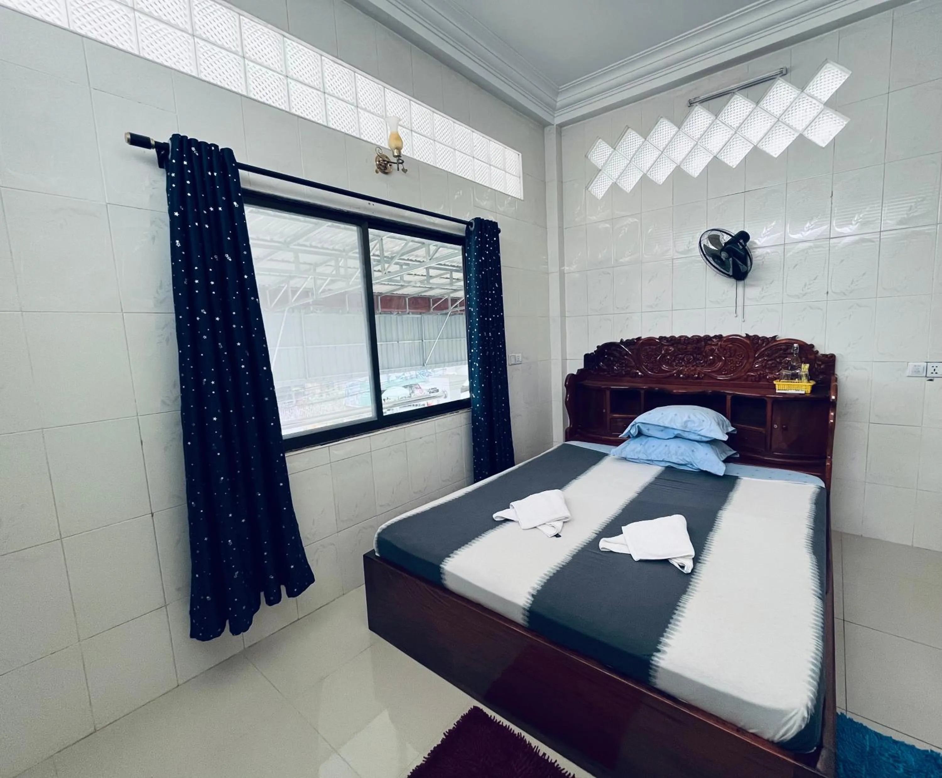 Bedroom, Bed in Por Chey