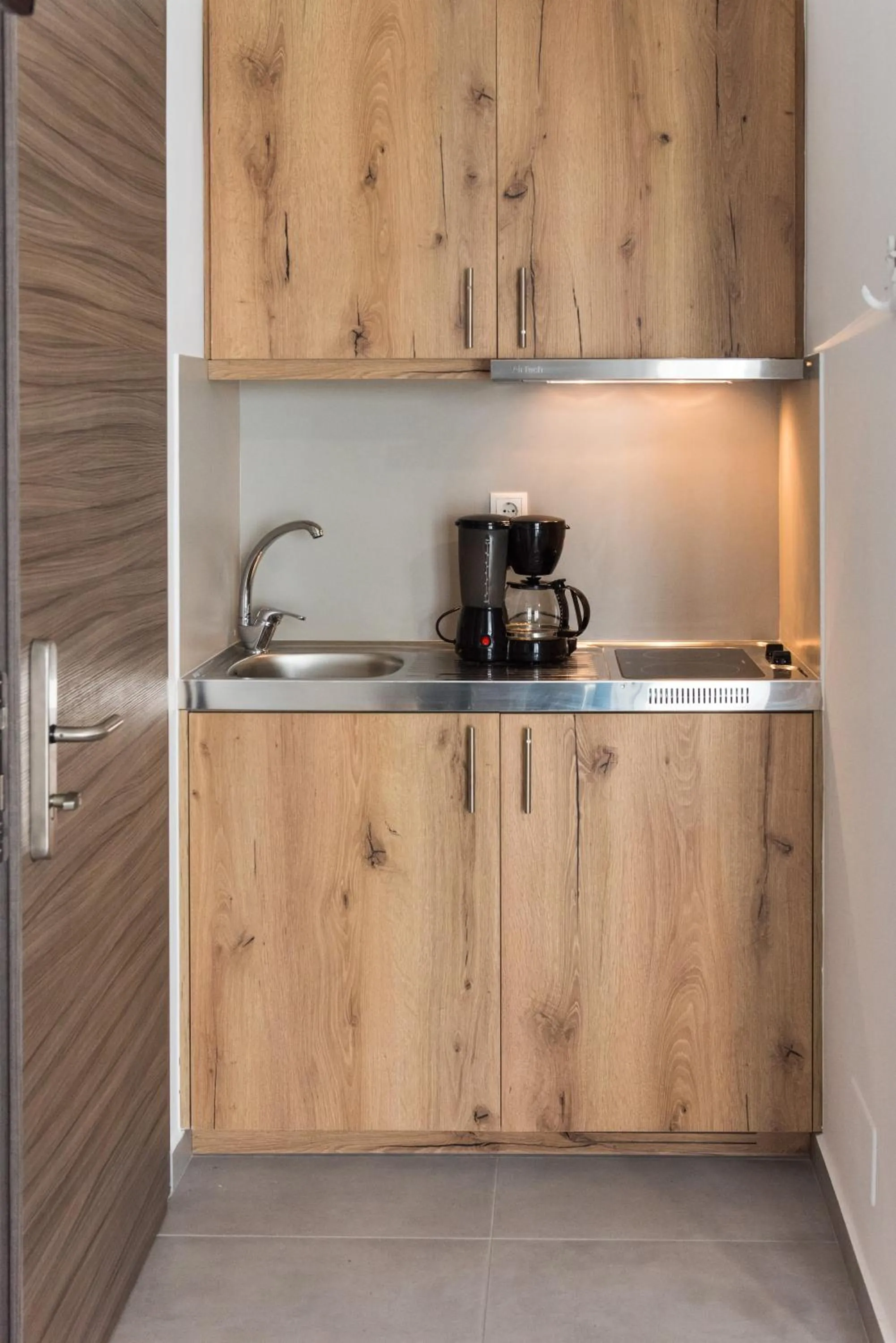 Coffee/tea facilities in Dimamiel Malia Inn