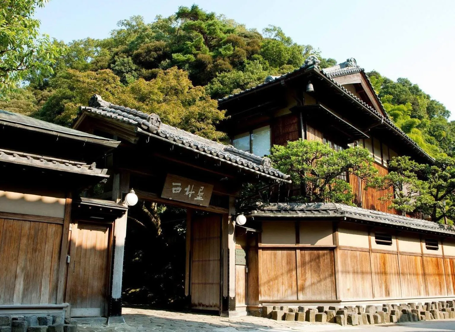 Spring in Nishimuraya Honkan