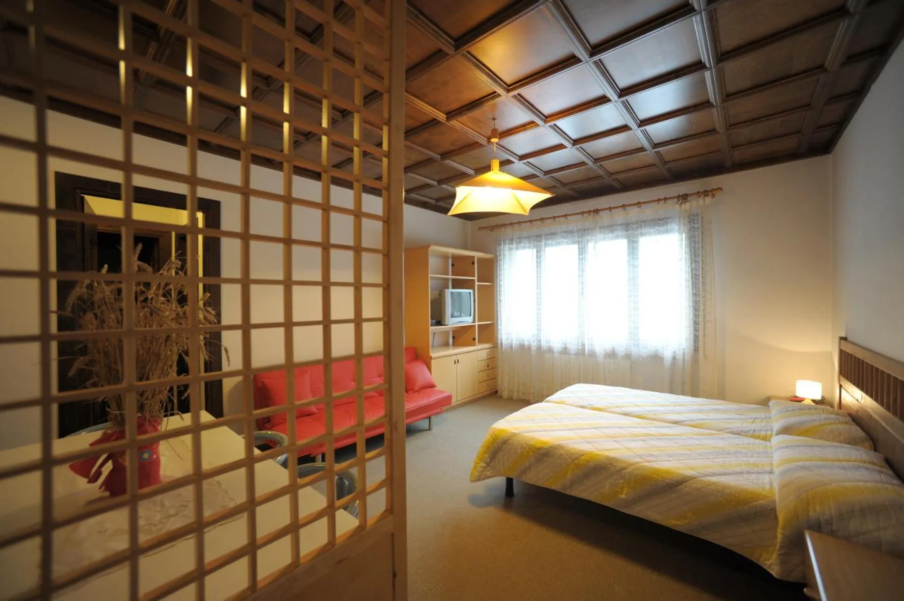 Photo of the whole room, Bed in Residence Regina Delle Dolomiti