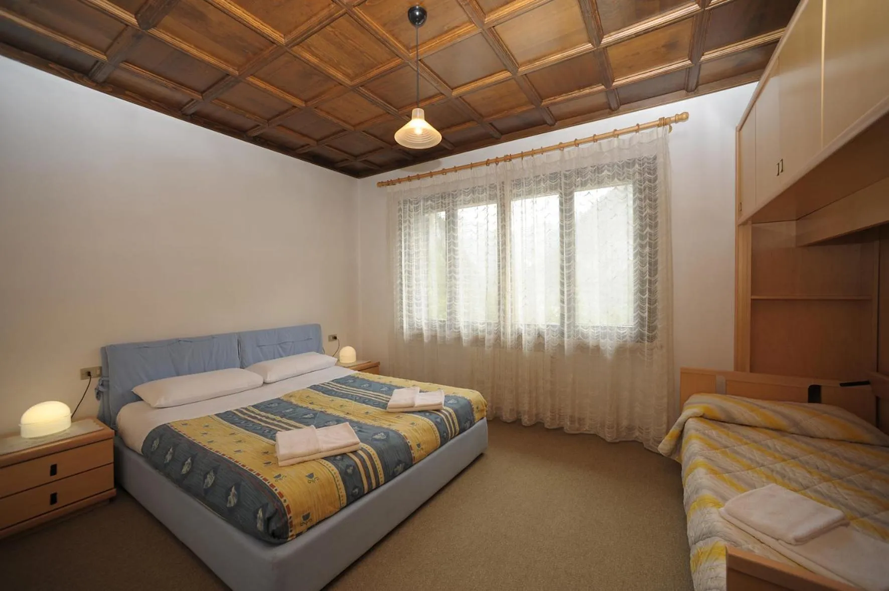 Photo of the whole room, Bed in Residence Regina Delle Dolomiti