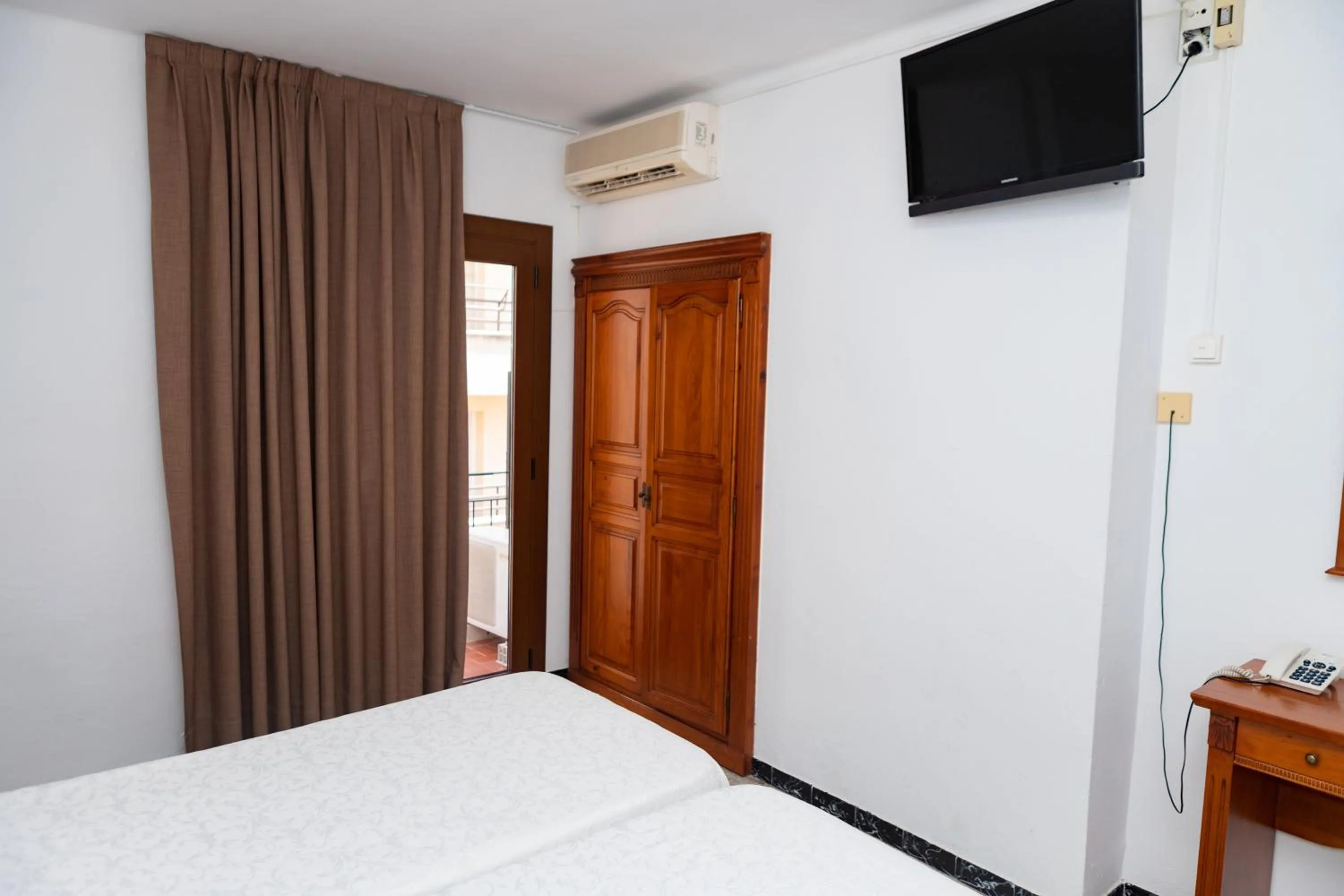 Bed in Hotel Haromar