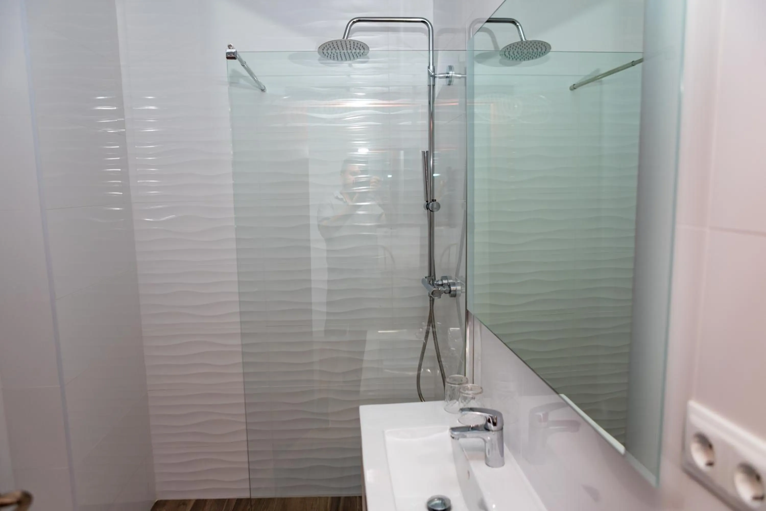 Shower in Hotel Haromar