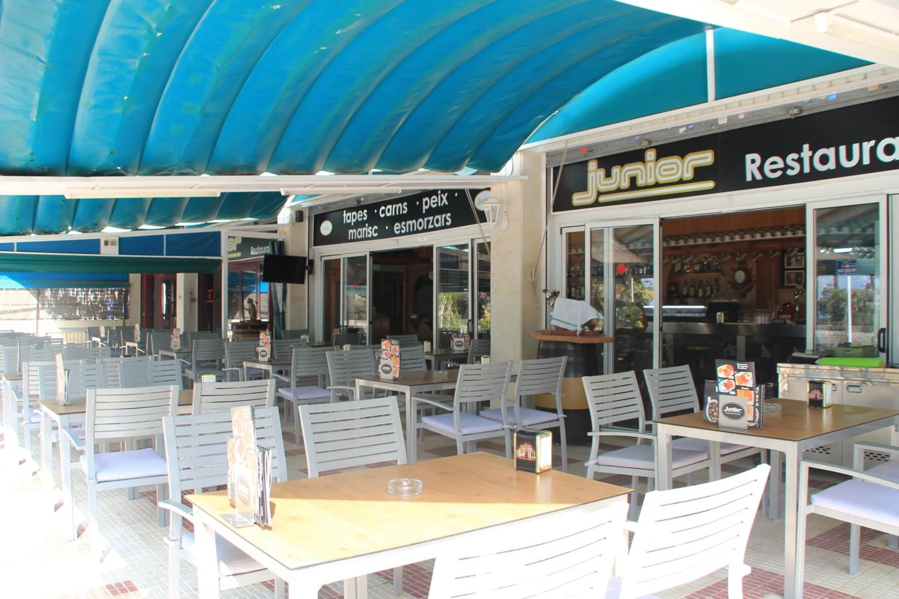 Restaurant/places to eat in Hotel Haromar