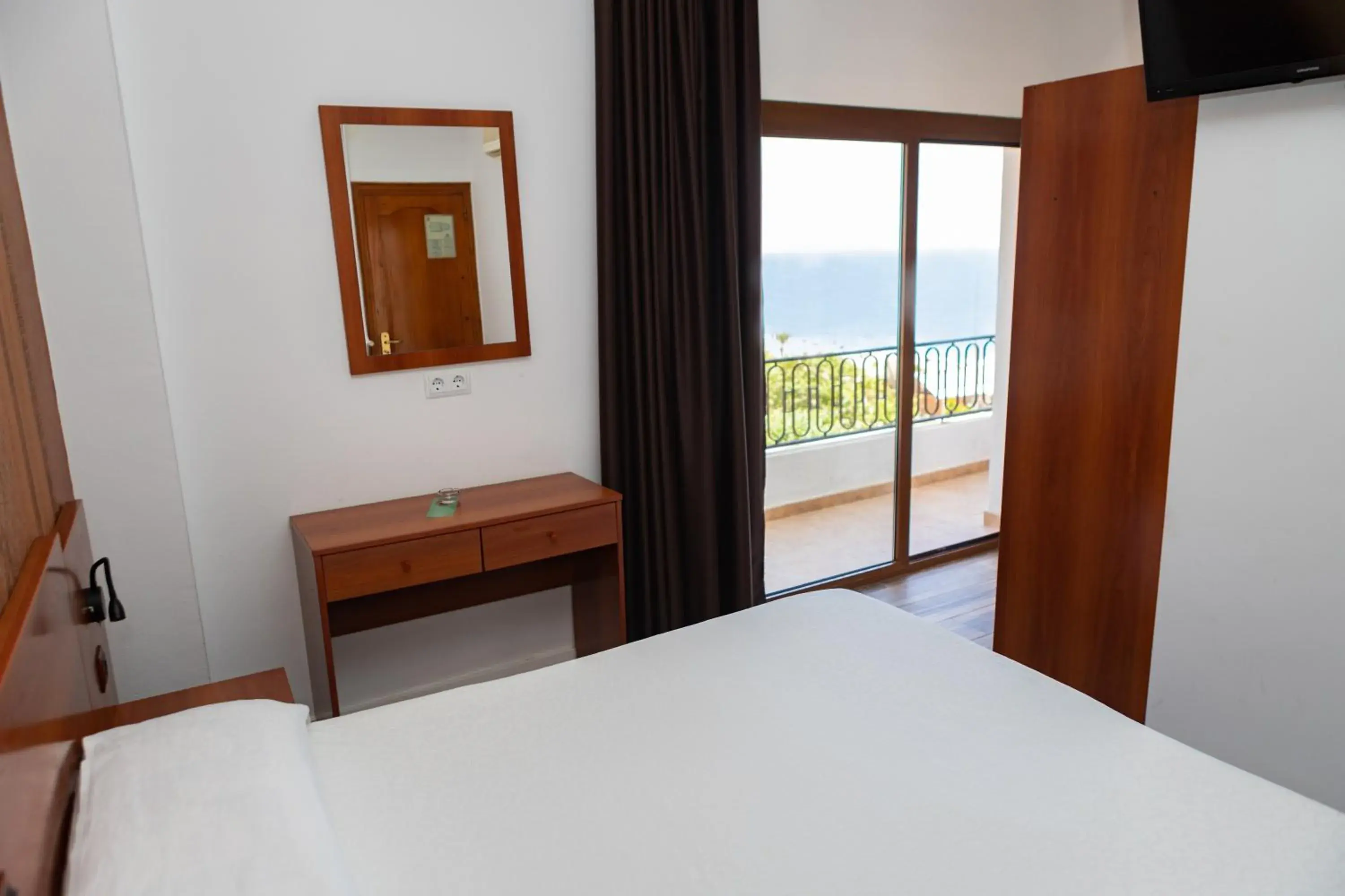 Double Room with Balcony and Sea View in Hotel Haromar Double Room with Balcony and Sea View in Hotel Haromar
