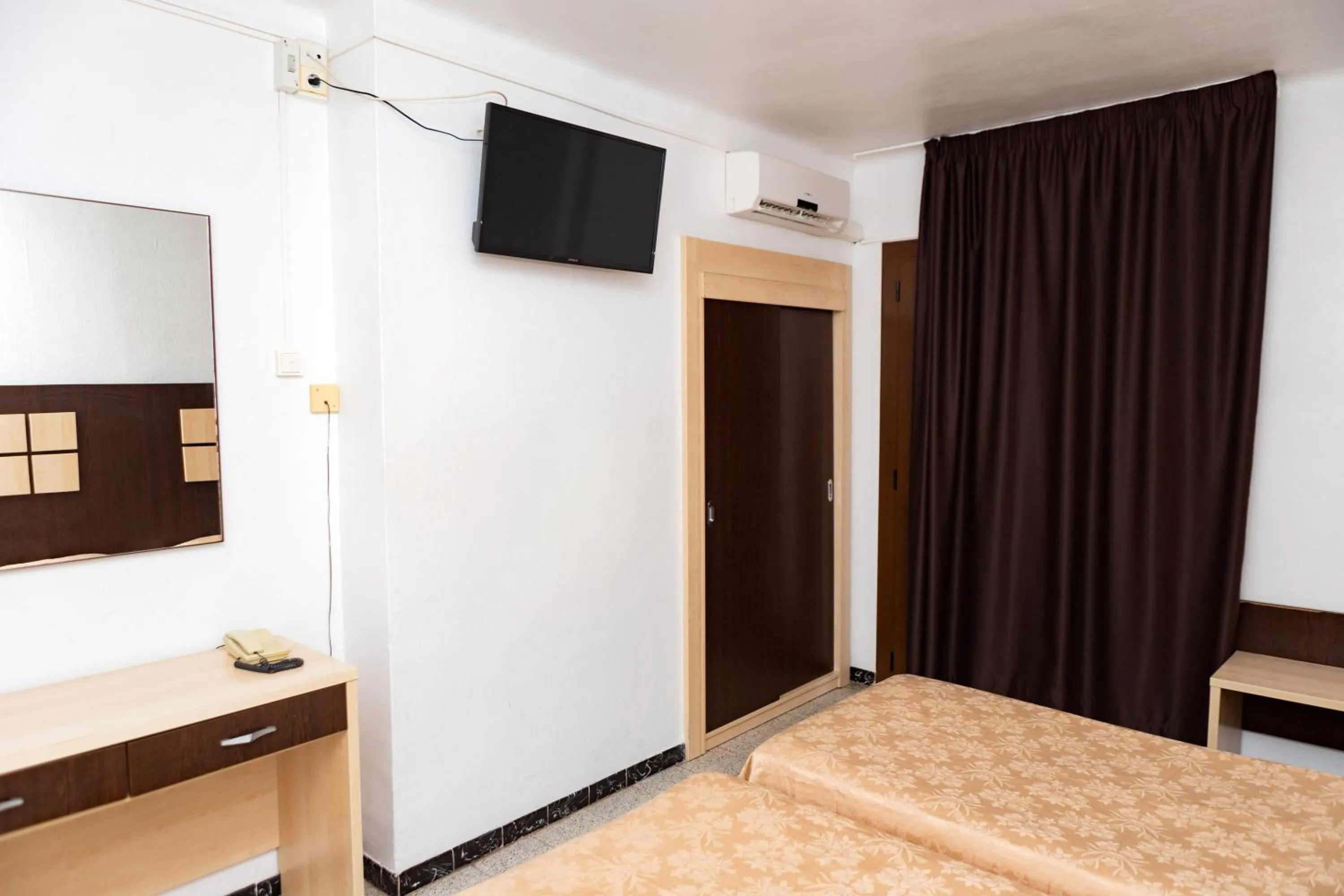 Photo of the whole room, Bed in Hotel Haromar