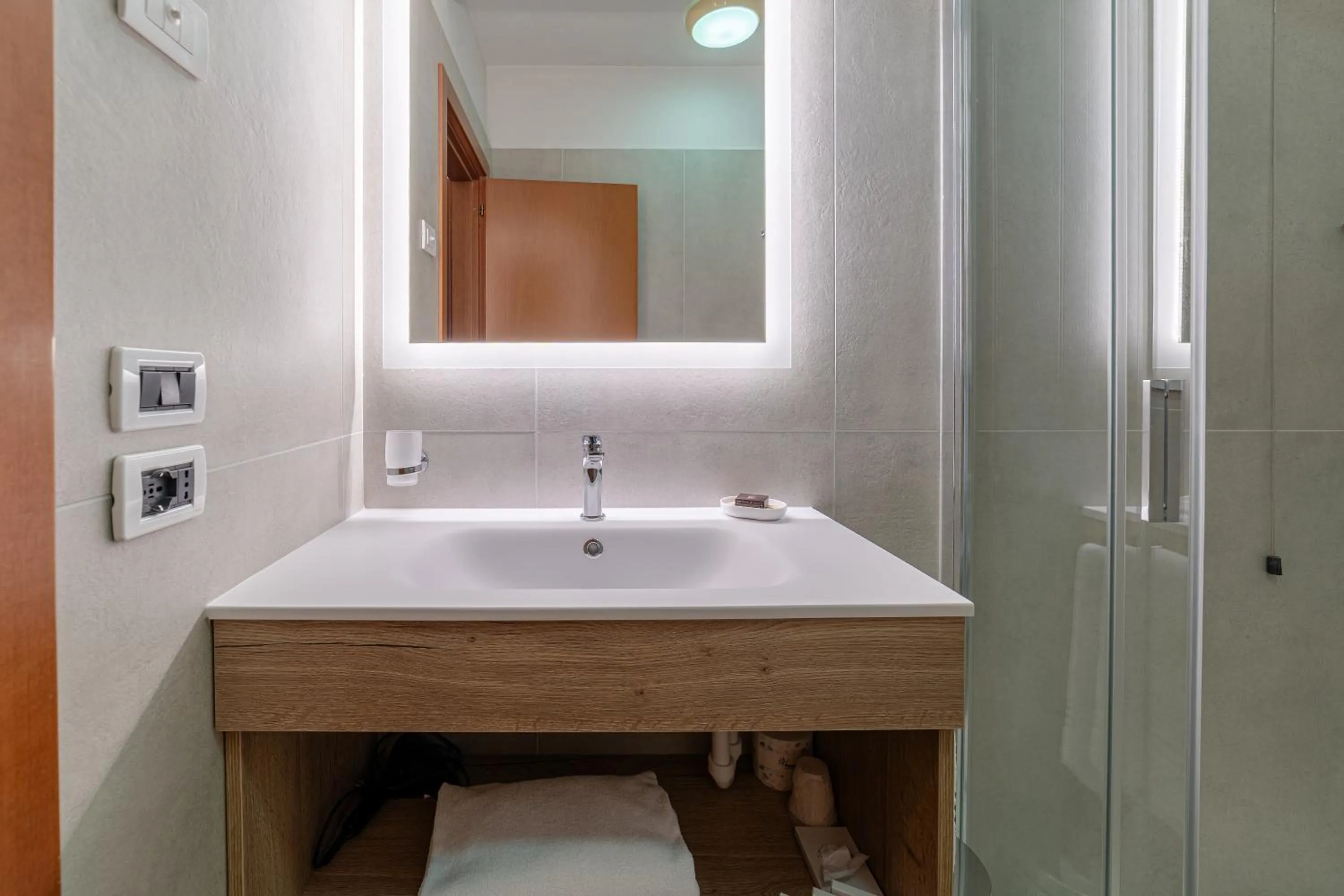 Bathroom in Pineta Pastry Hotel