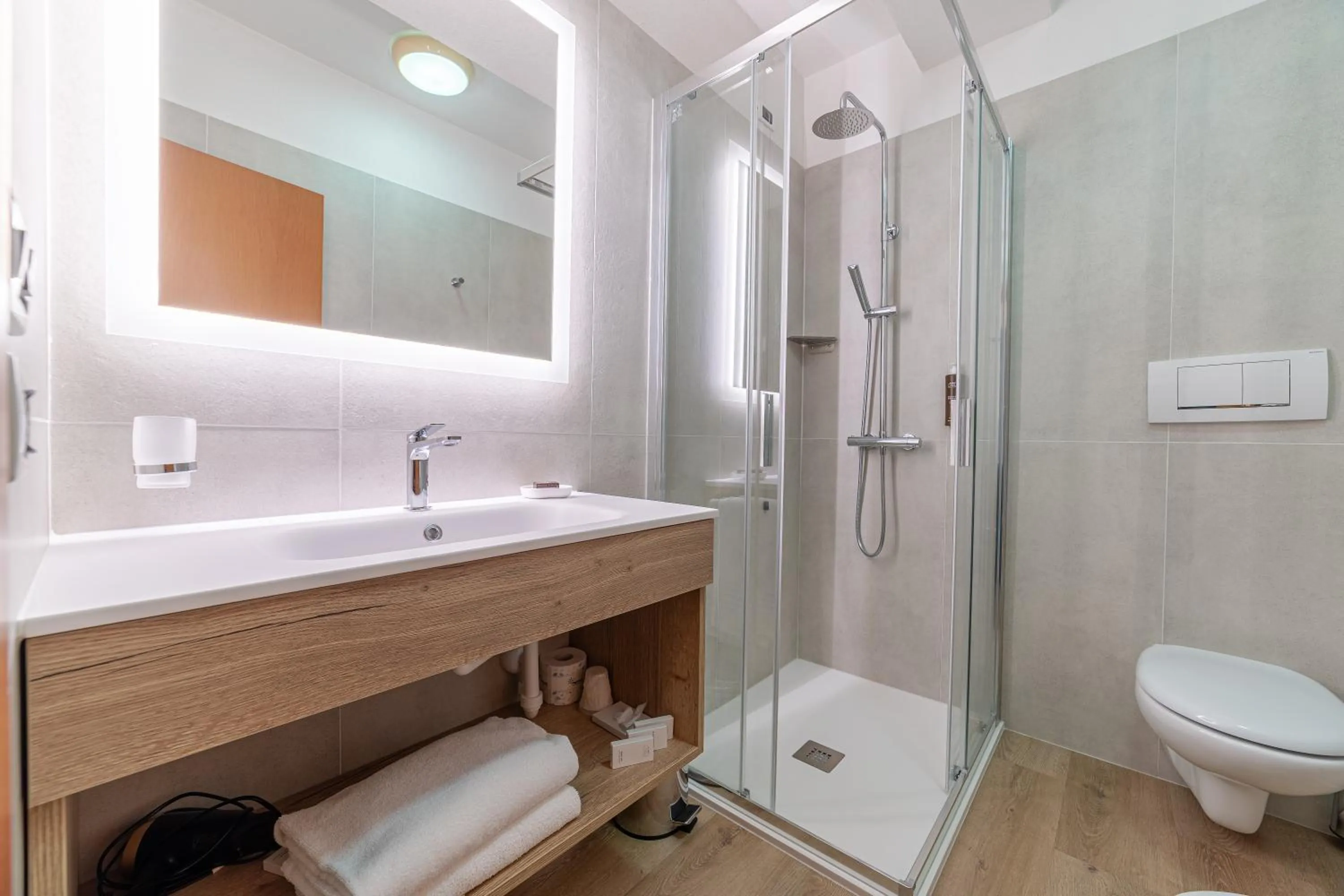 Bathroom in Pineta Pastry Hotel