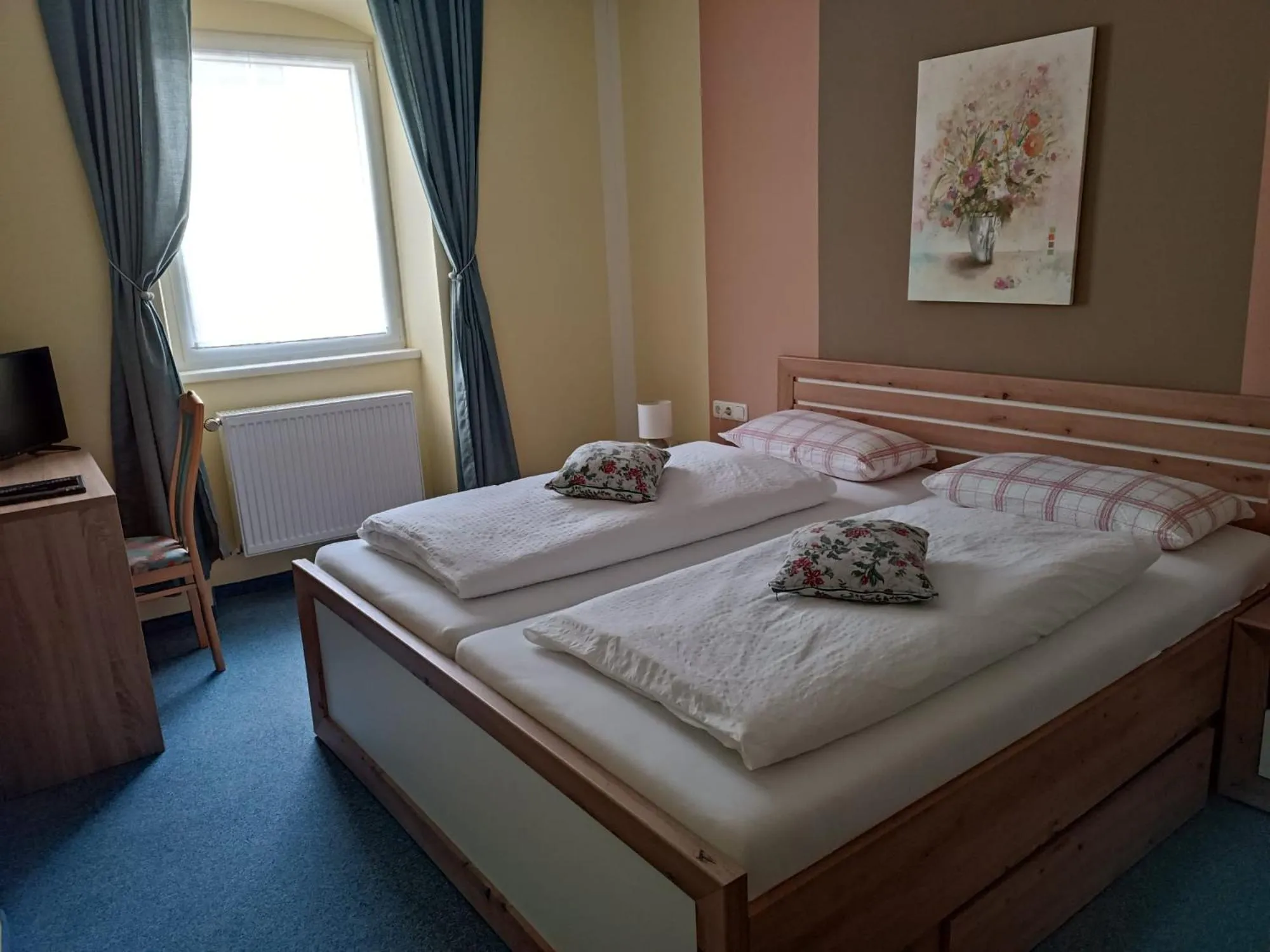 Bed in Garni Hotel Post