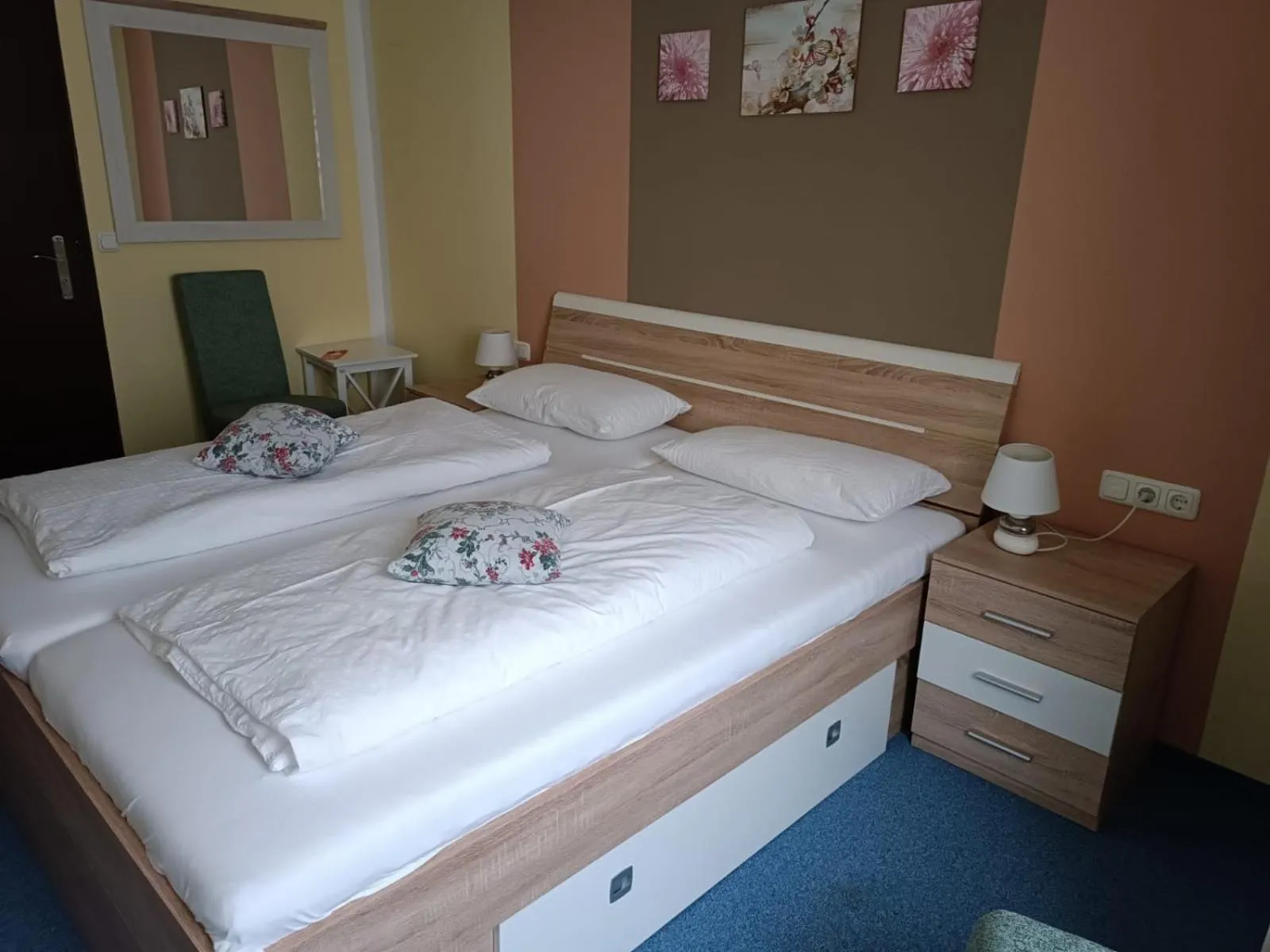 Bed in Garni Hotel Post