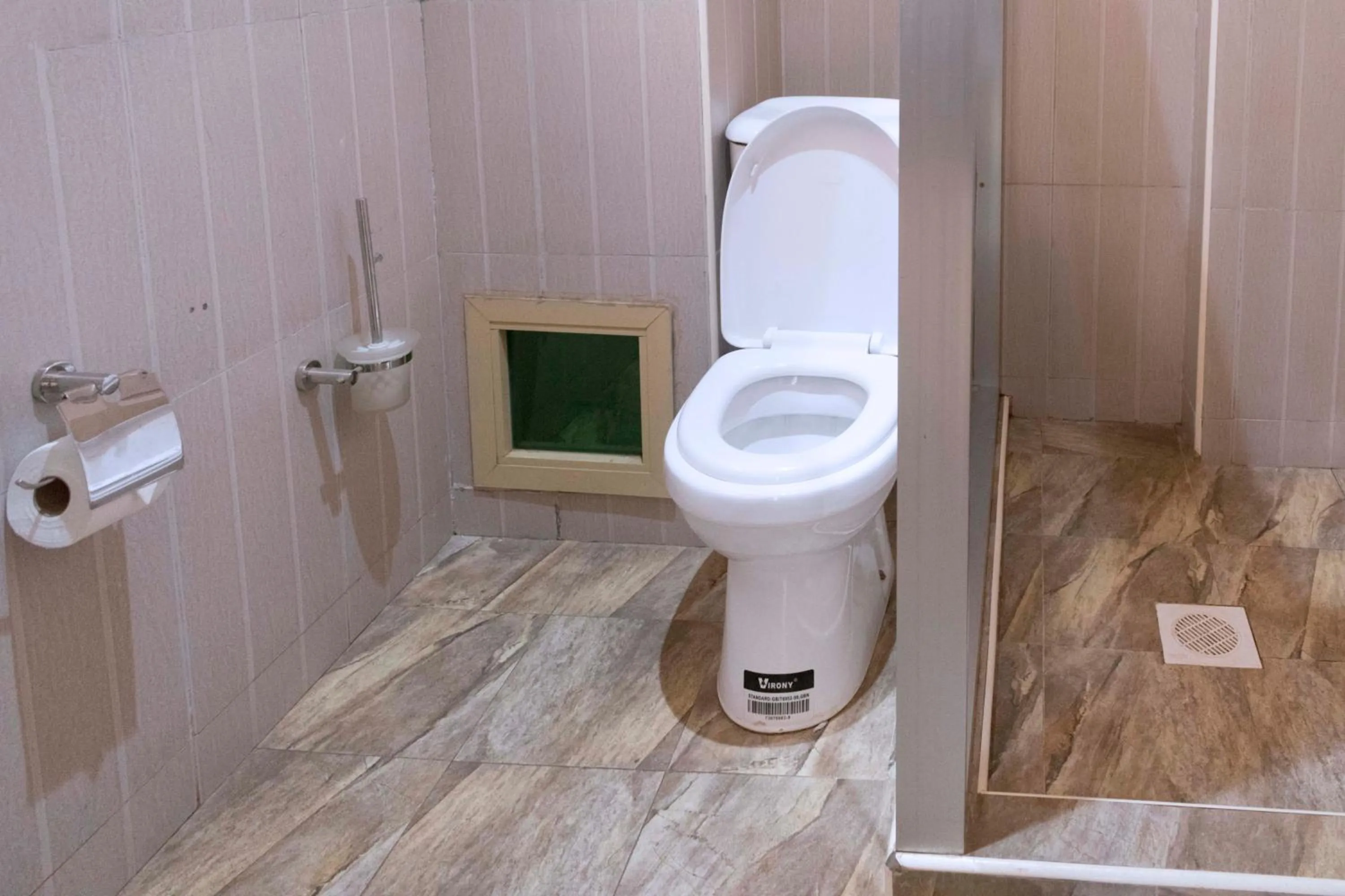 Toilet in Easy View Hotel Mbarara