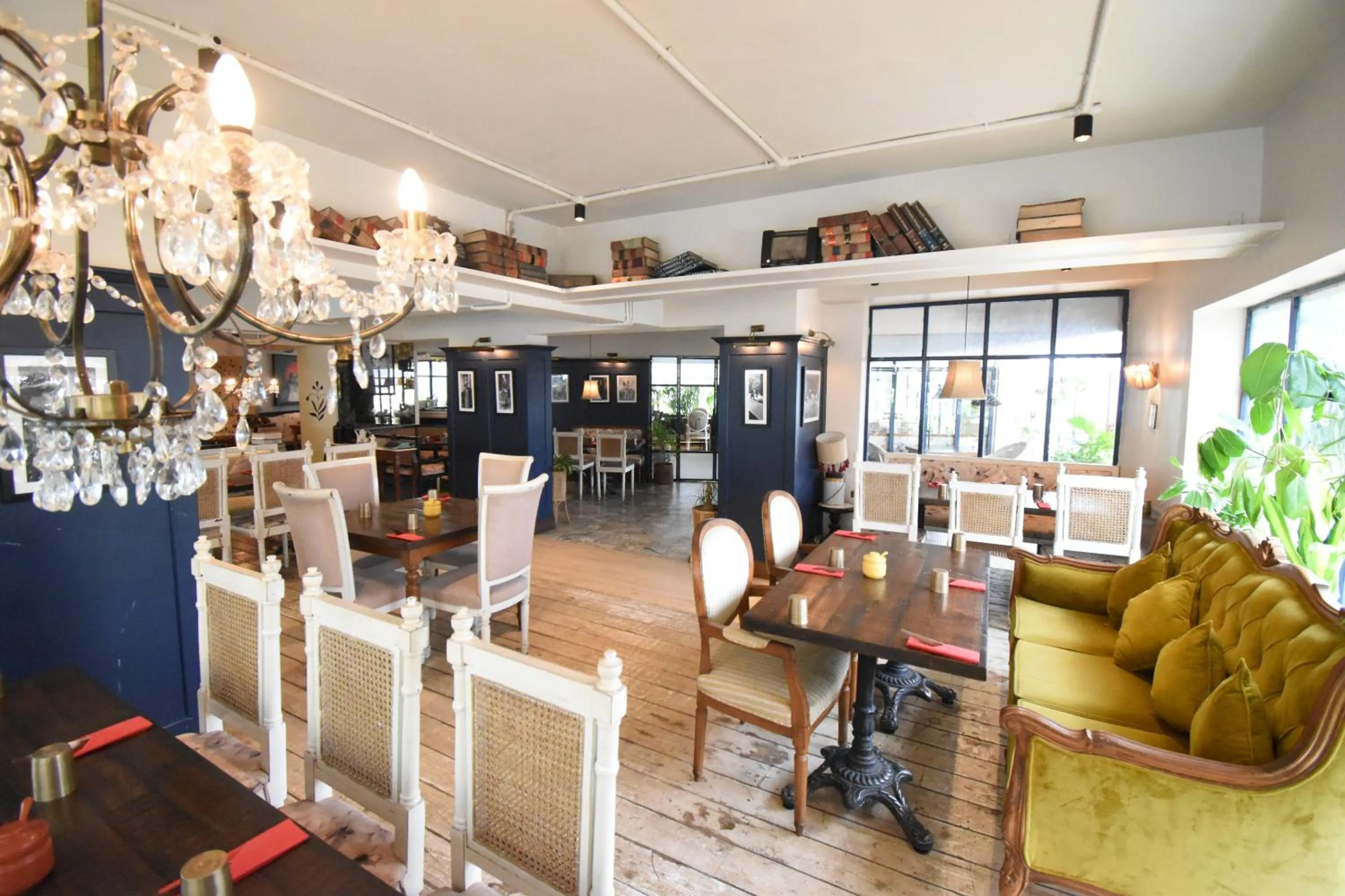 Restaurant/places to eat in Kings International Juhu