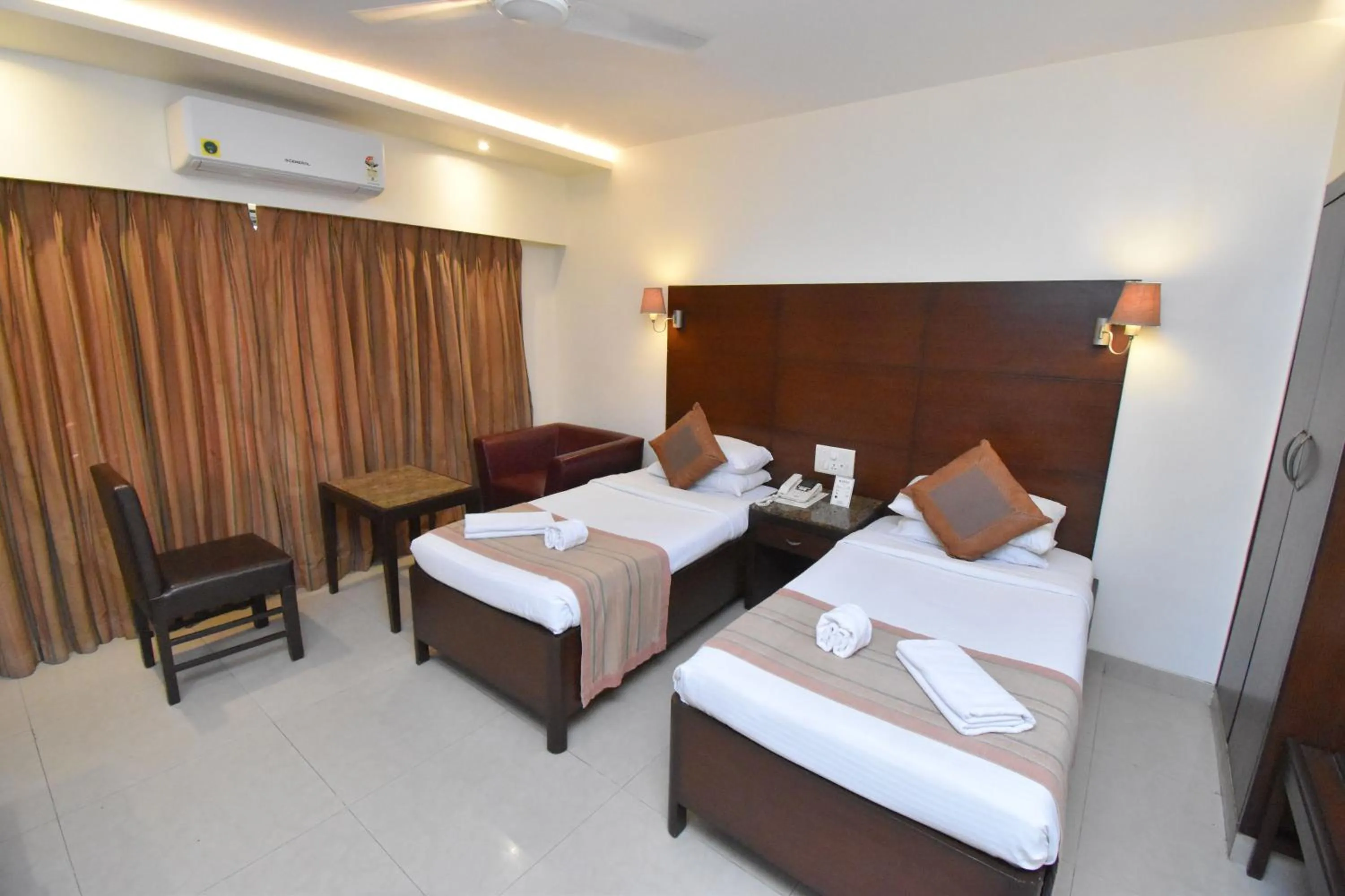 Bed in Kings International Juhu