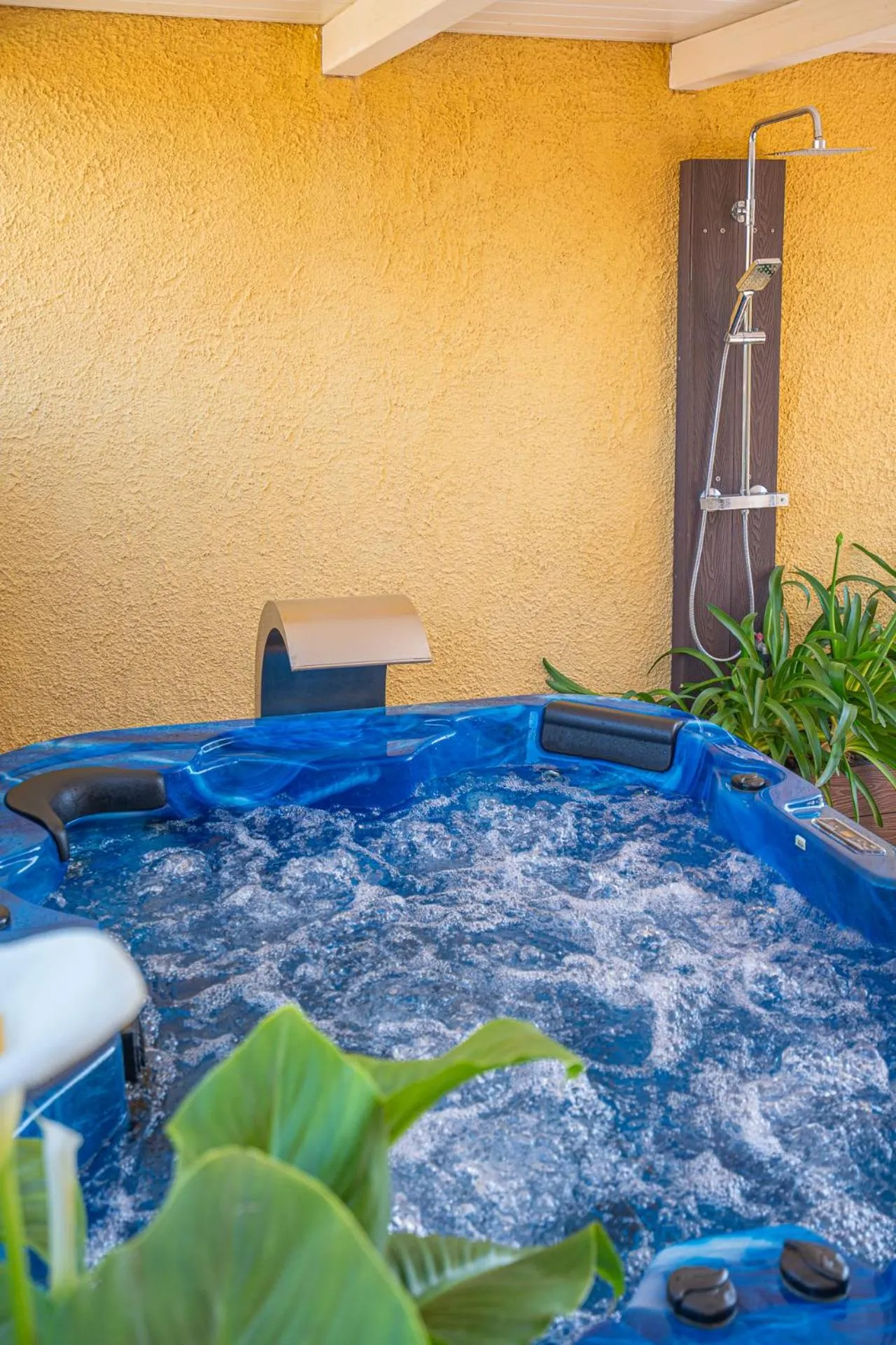 Hot Tub in Hotel Lu Pitrali