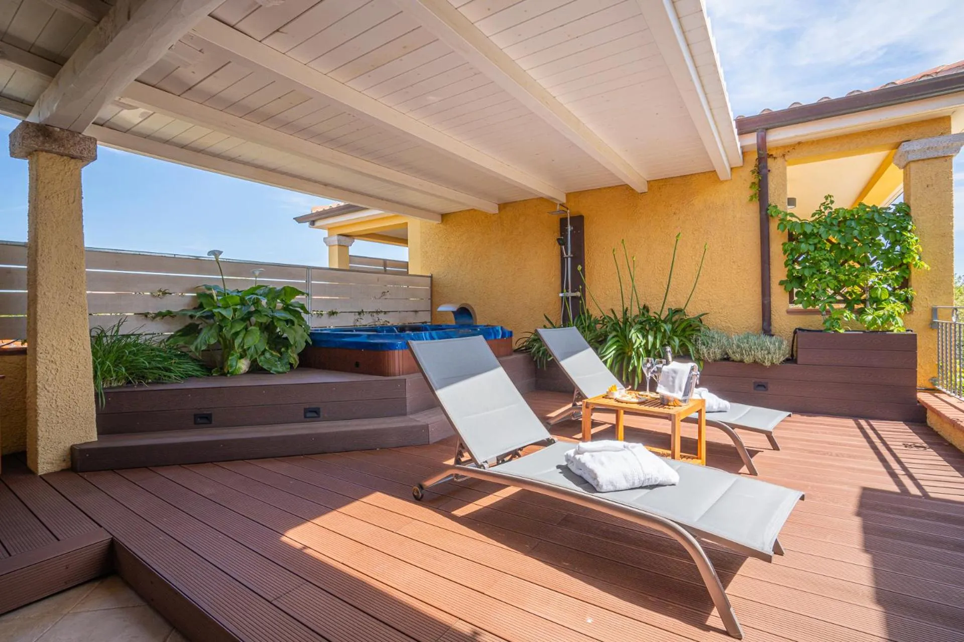 Shower in Hotel Lu Pitrali