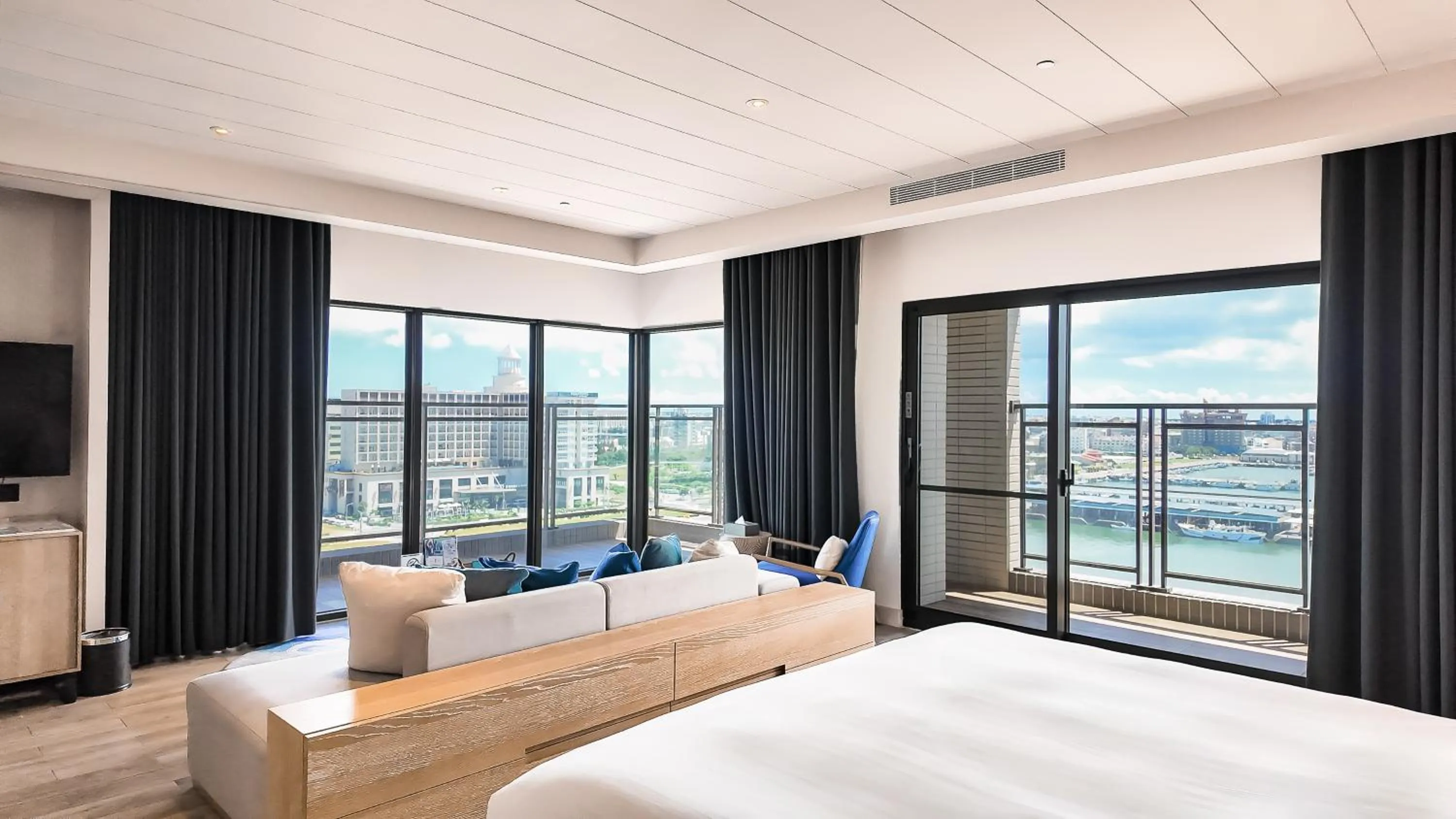 Bed in Discovery Hotel