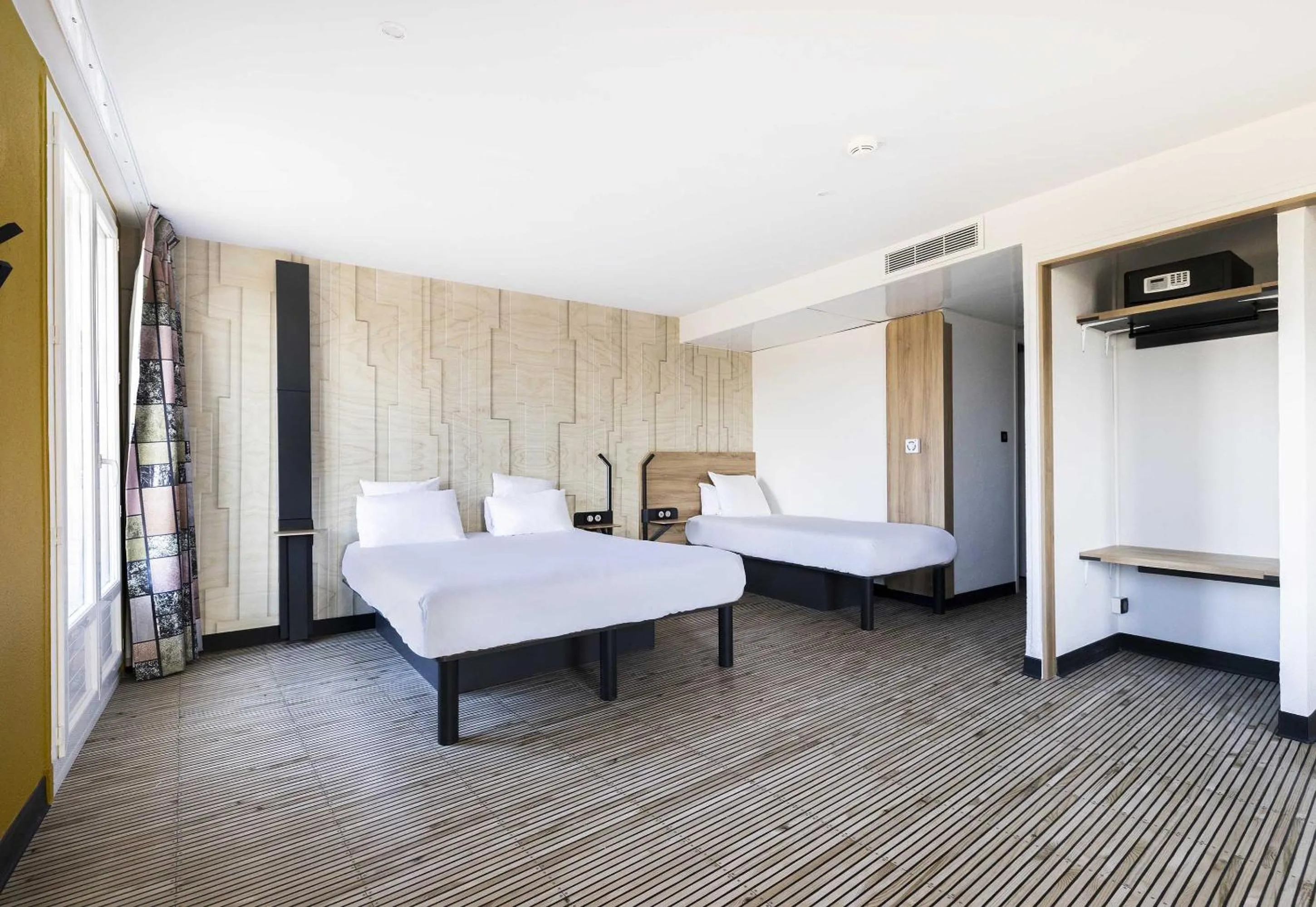 Bedroom, Bed in B&B HOTEL Perpignan Centre