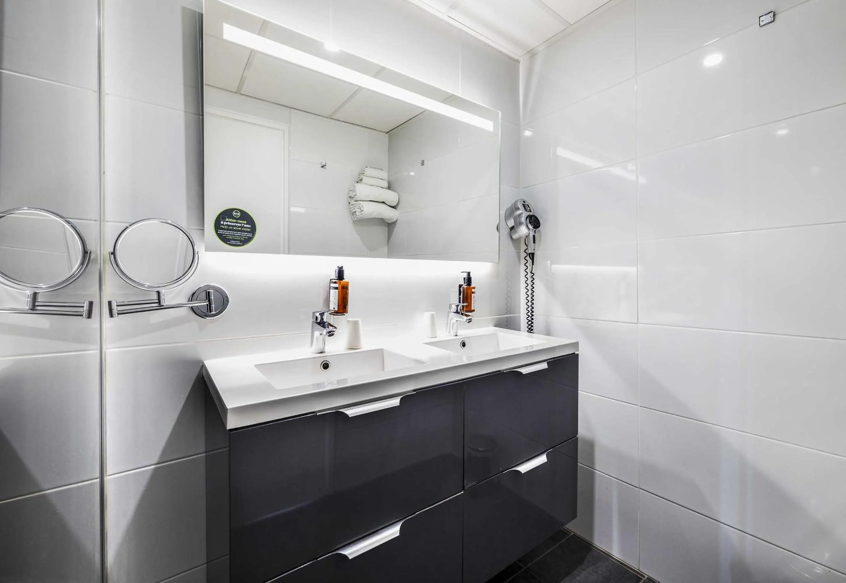 Bathroom in B&B HOTEL Perpignan Centre