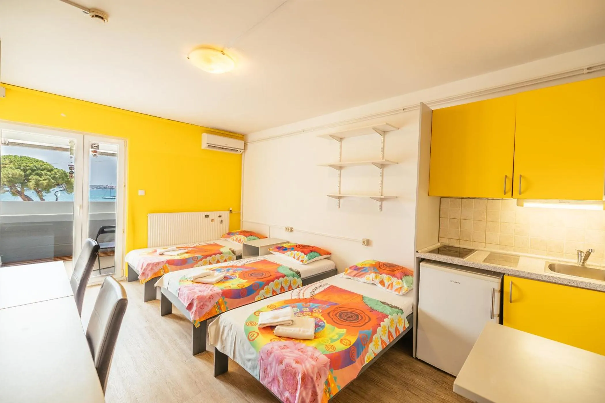 Kitchen or kitchenette, Bed in ŠD Portorož Hostel Korotan