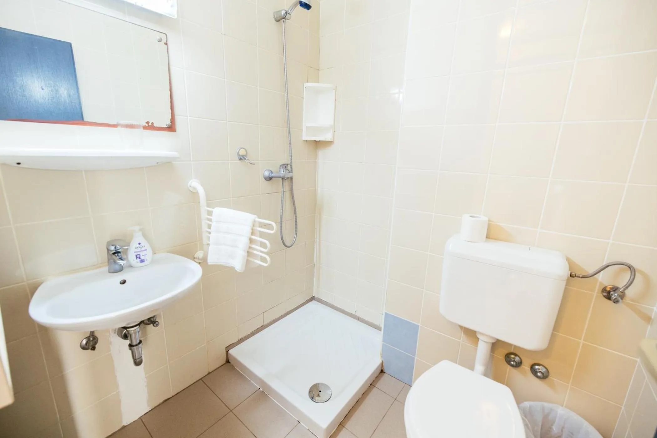 Shower in ŠD Portorož Hostel Korotan