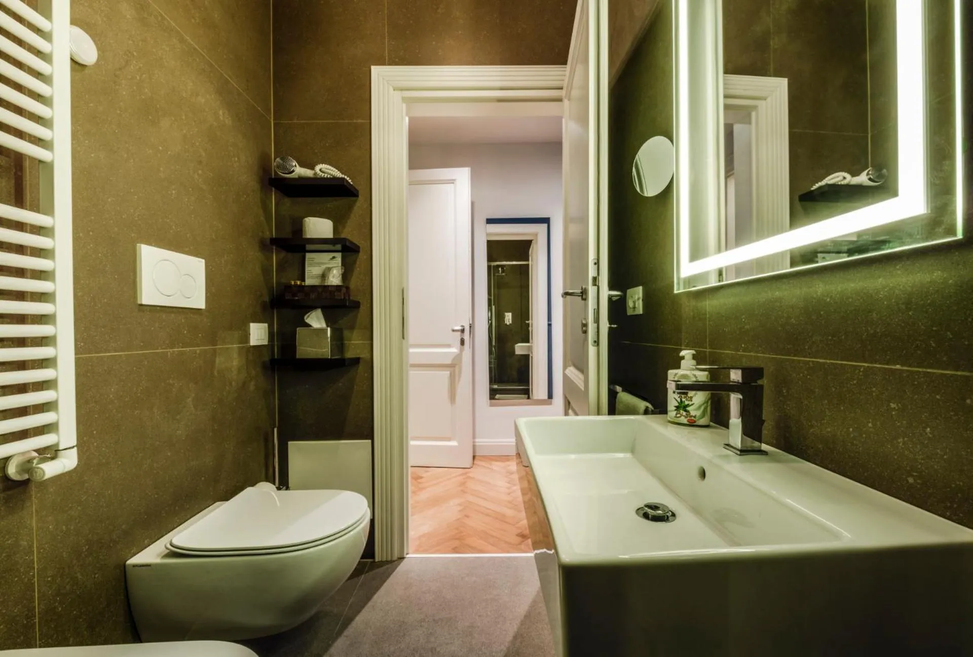 Toilet in Daphne Guest House