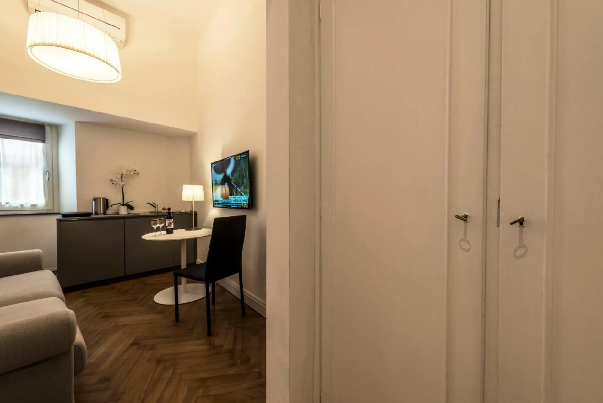 Photo of the whole room in Daphne Guest House