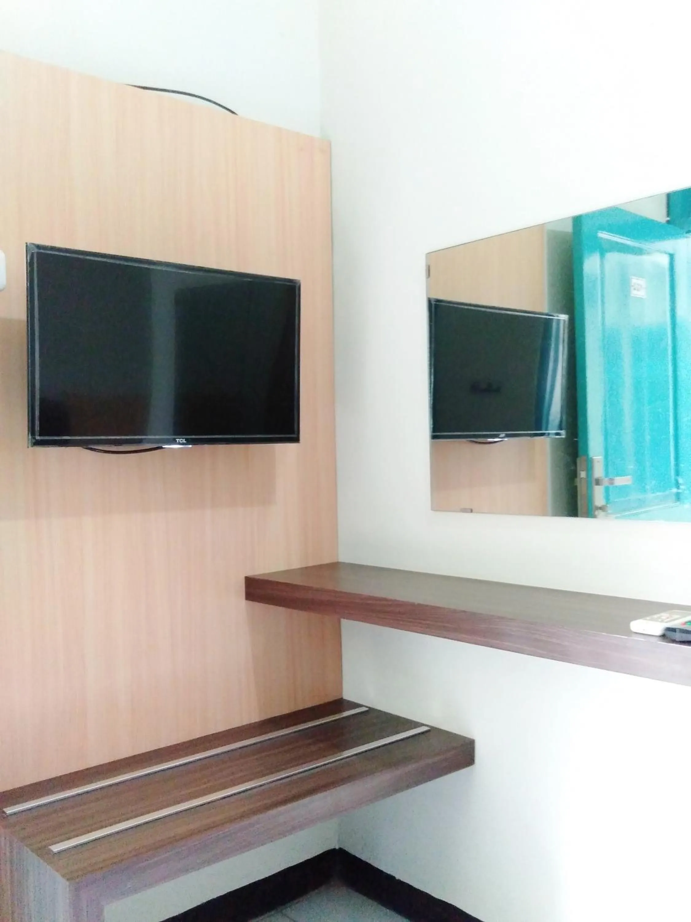TV and multimedia in Hotel Taman Indah