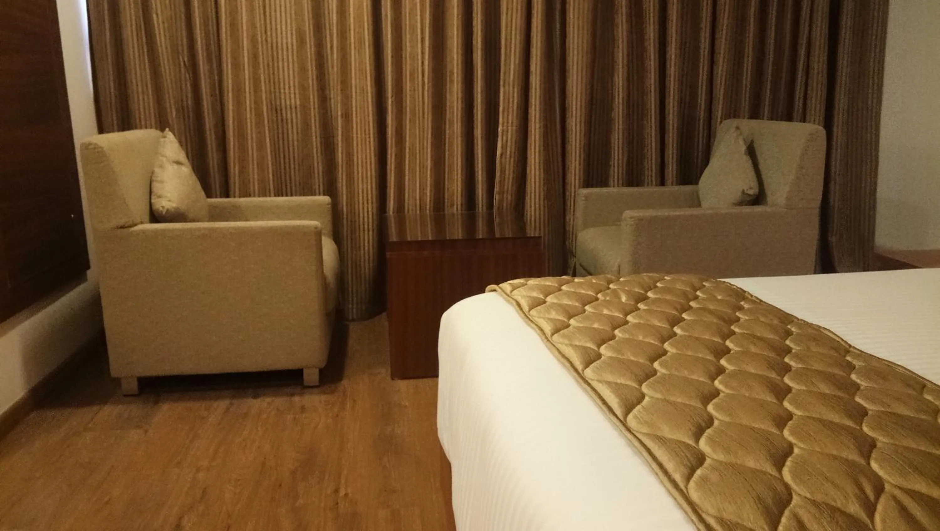 cot in Hotel Karthika Park