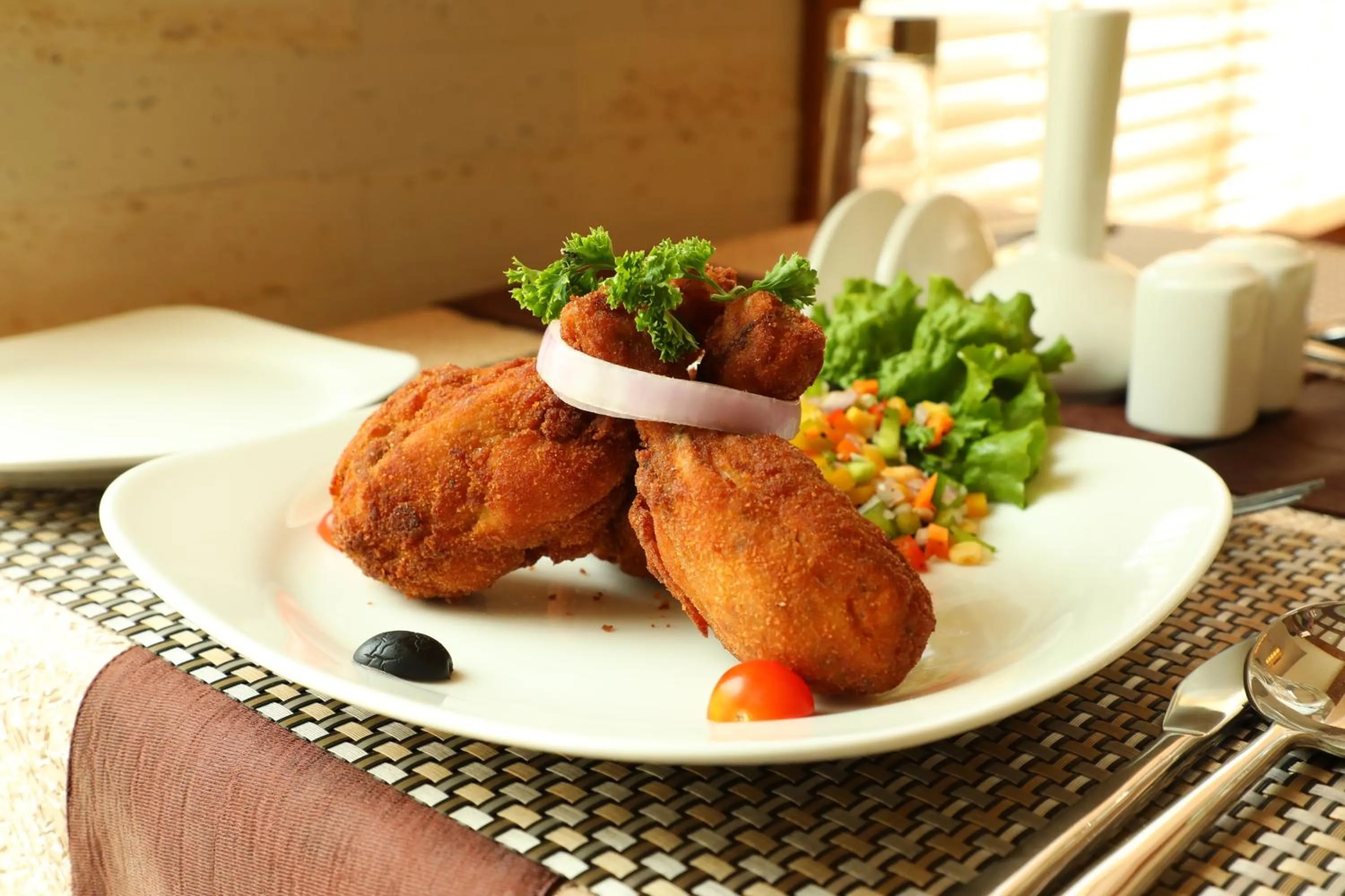 Restaurant/places to eat in Hotel Karthika Park