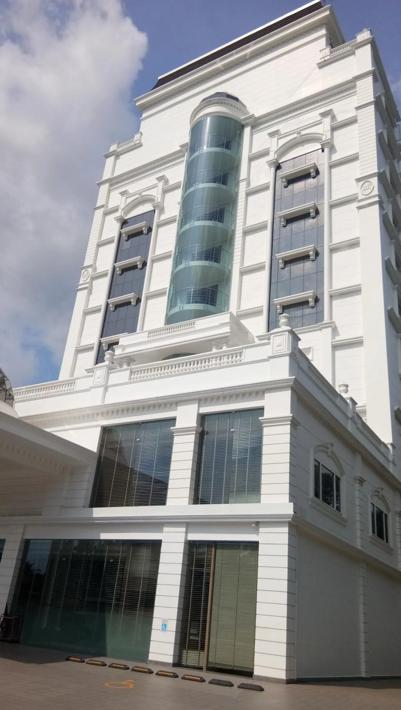 Property building in Hotel Karthika Park