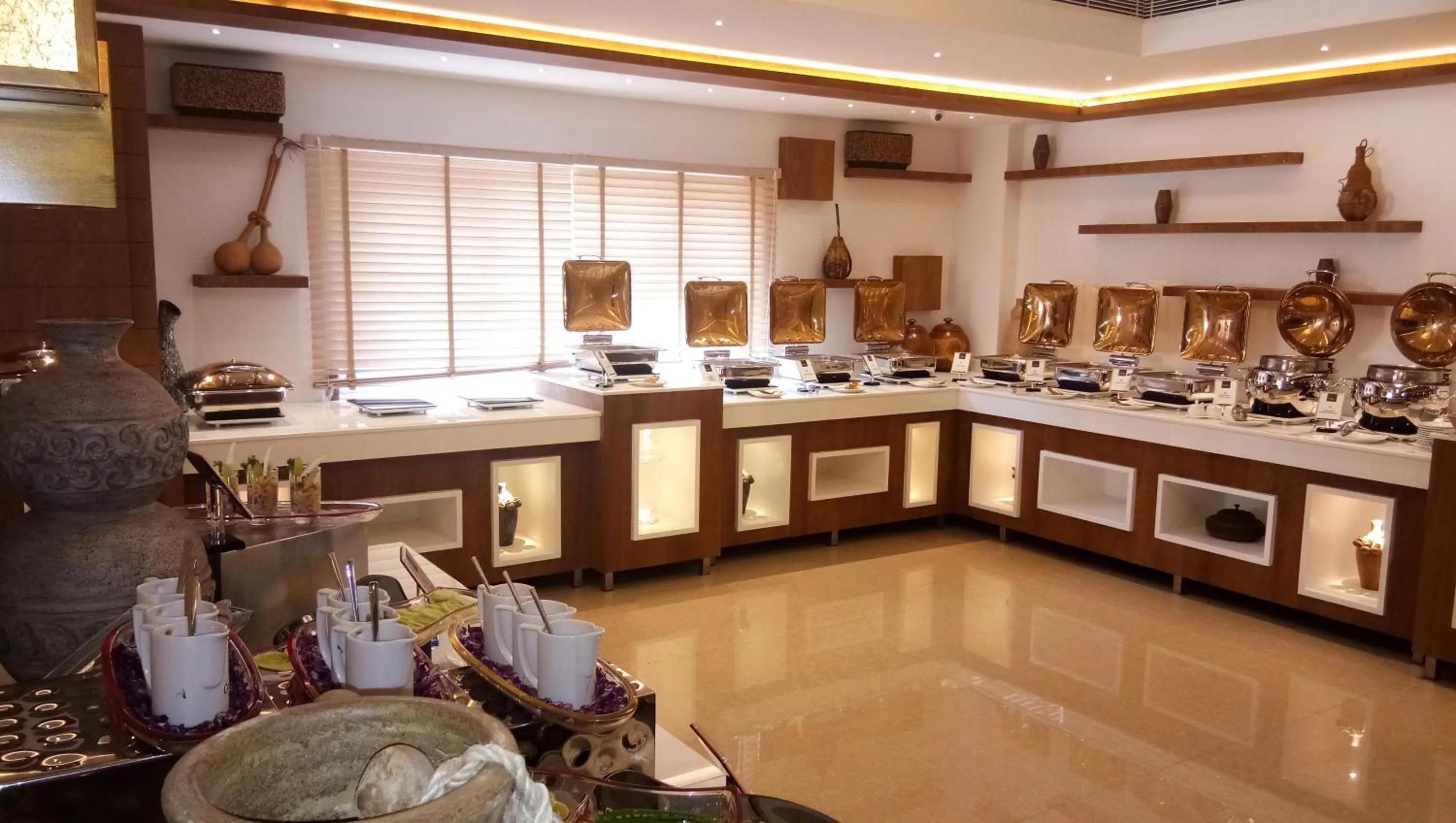 Continental breakfast in Hotel Karthika Park