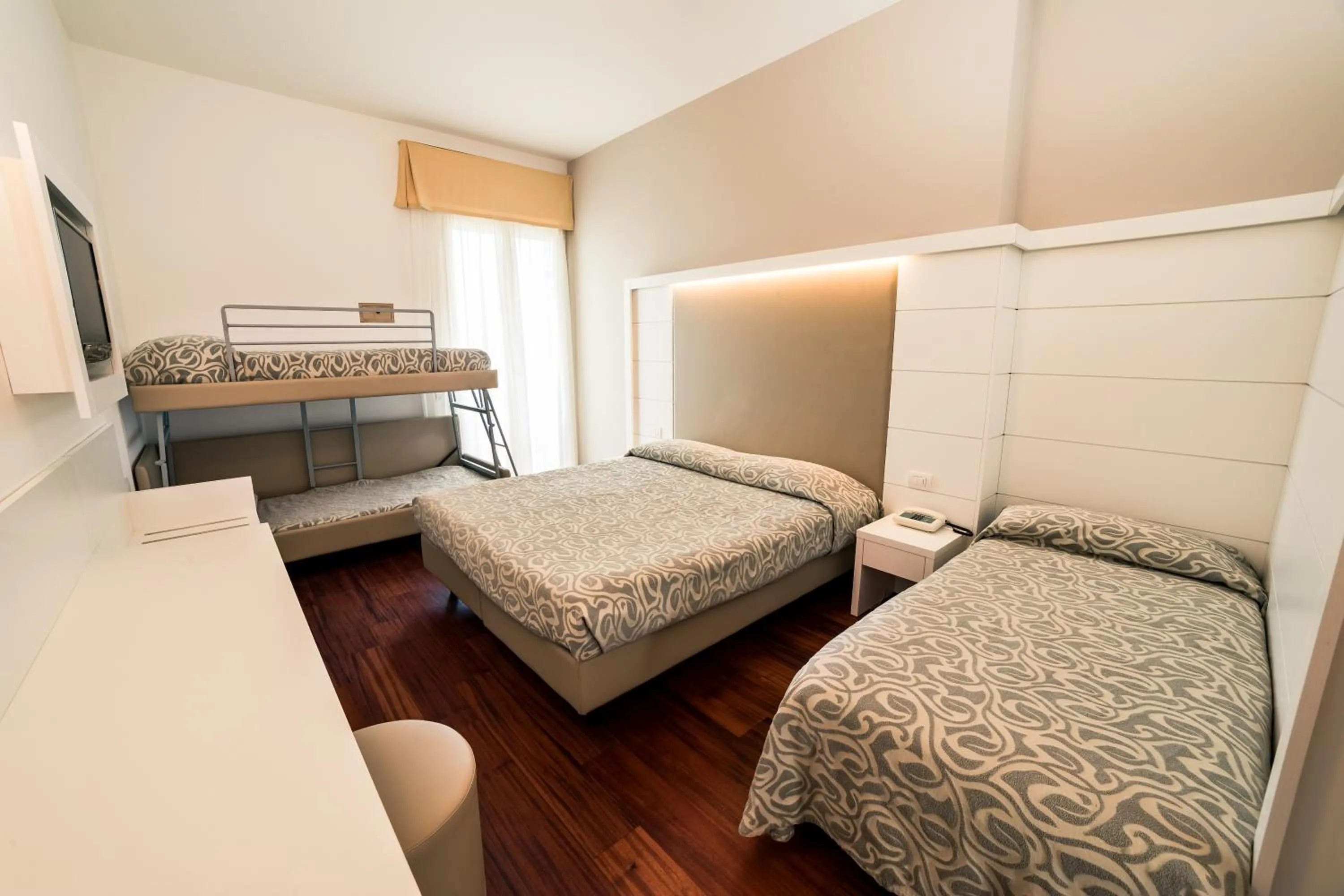 Photo of the whole room, Bed in Hotel Alexander