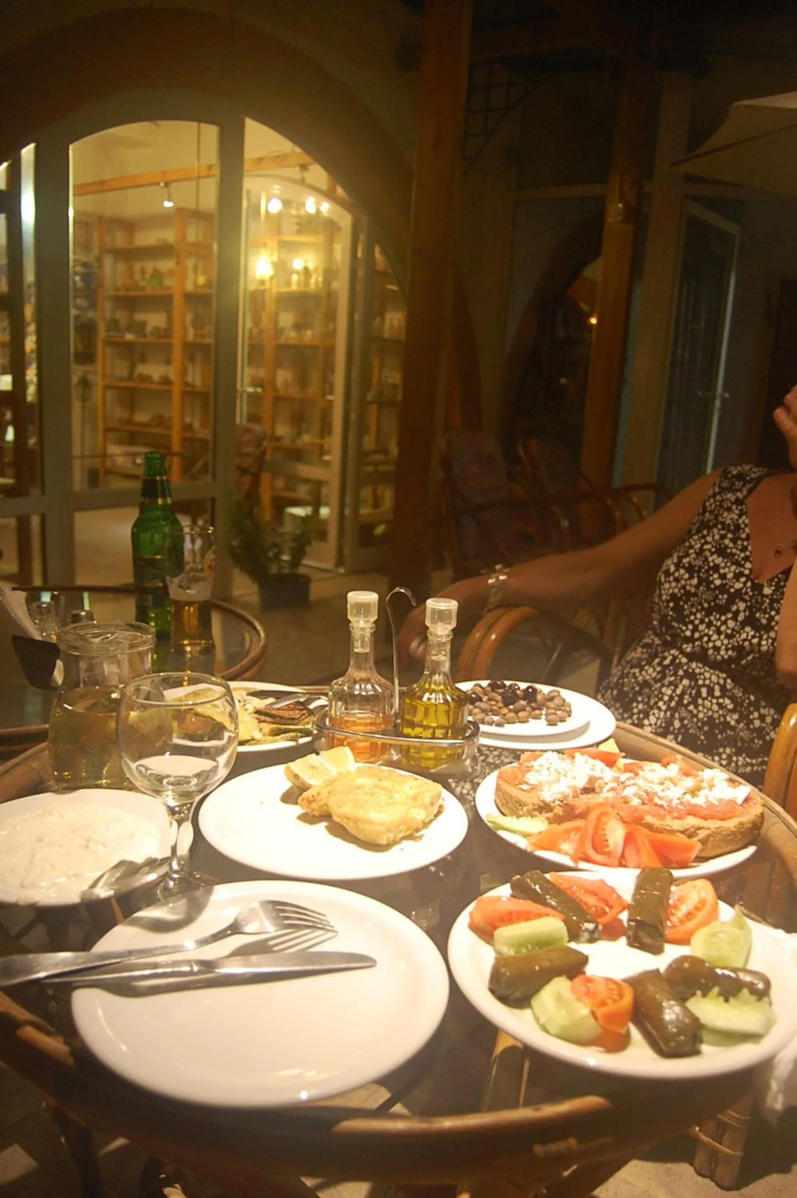 Restaurant/places to eat in Violetta Hotel