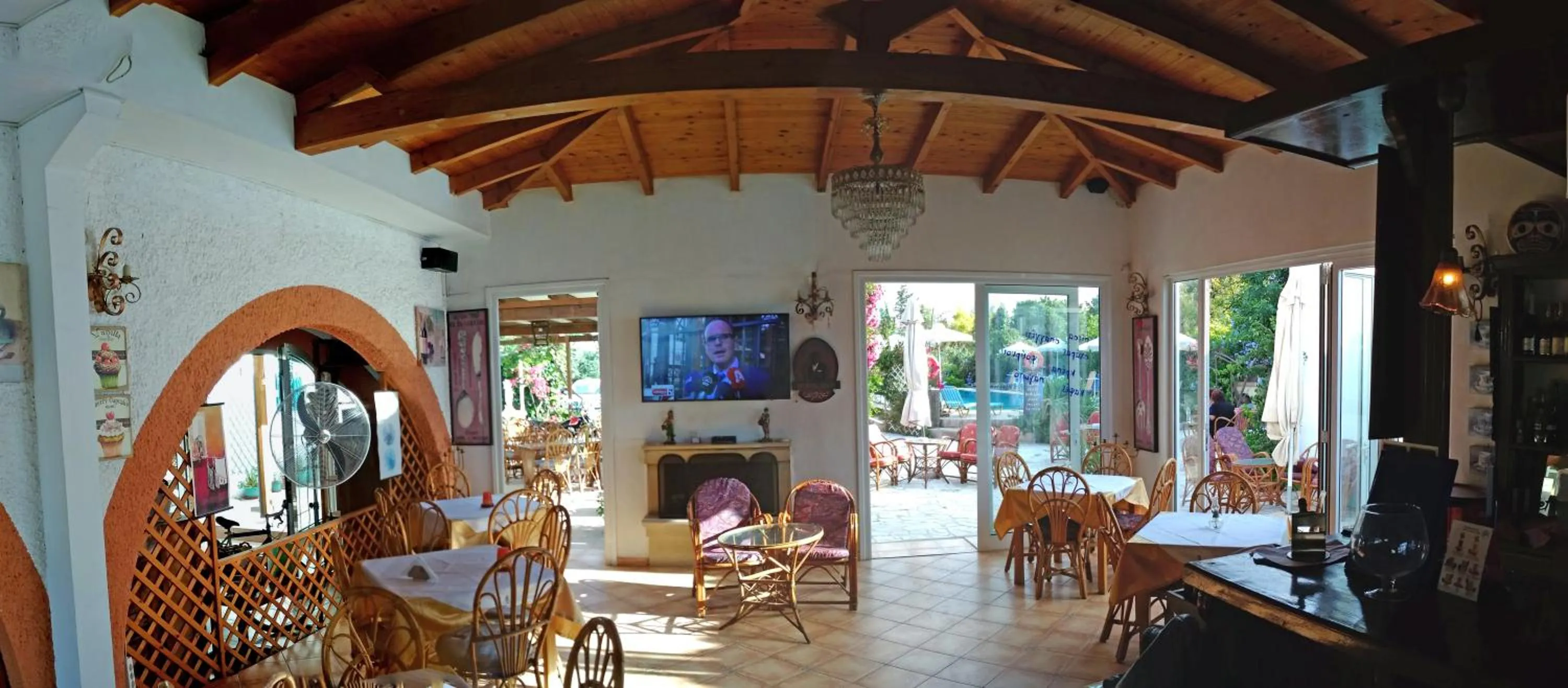 Restaurant/places to eat in Violetta Hotel