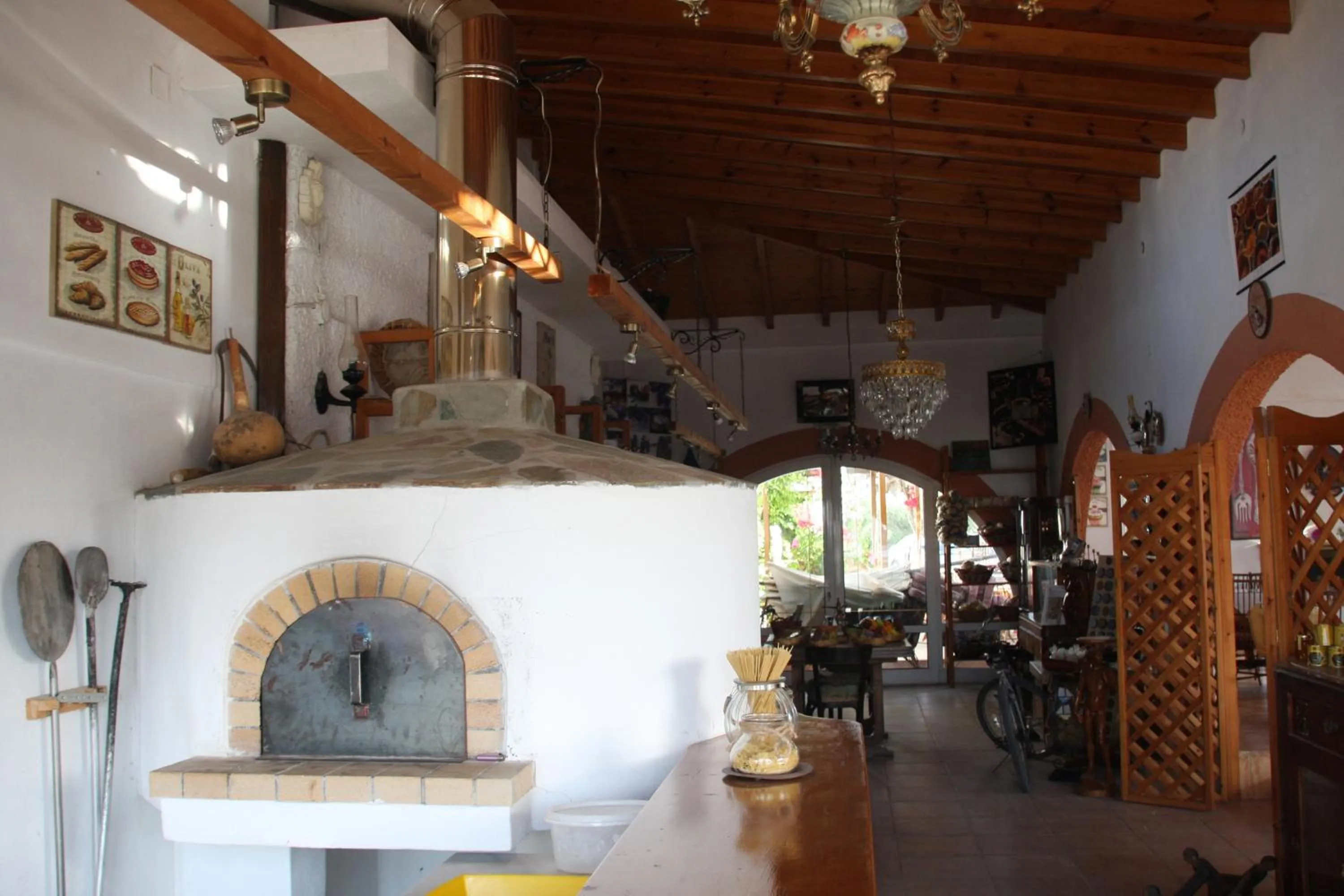 Restaurant/places to eat in Violetta Hotel