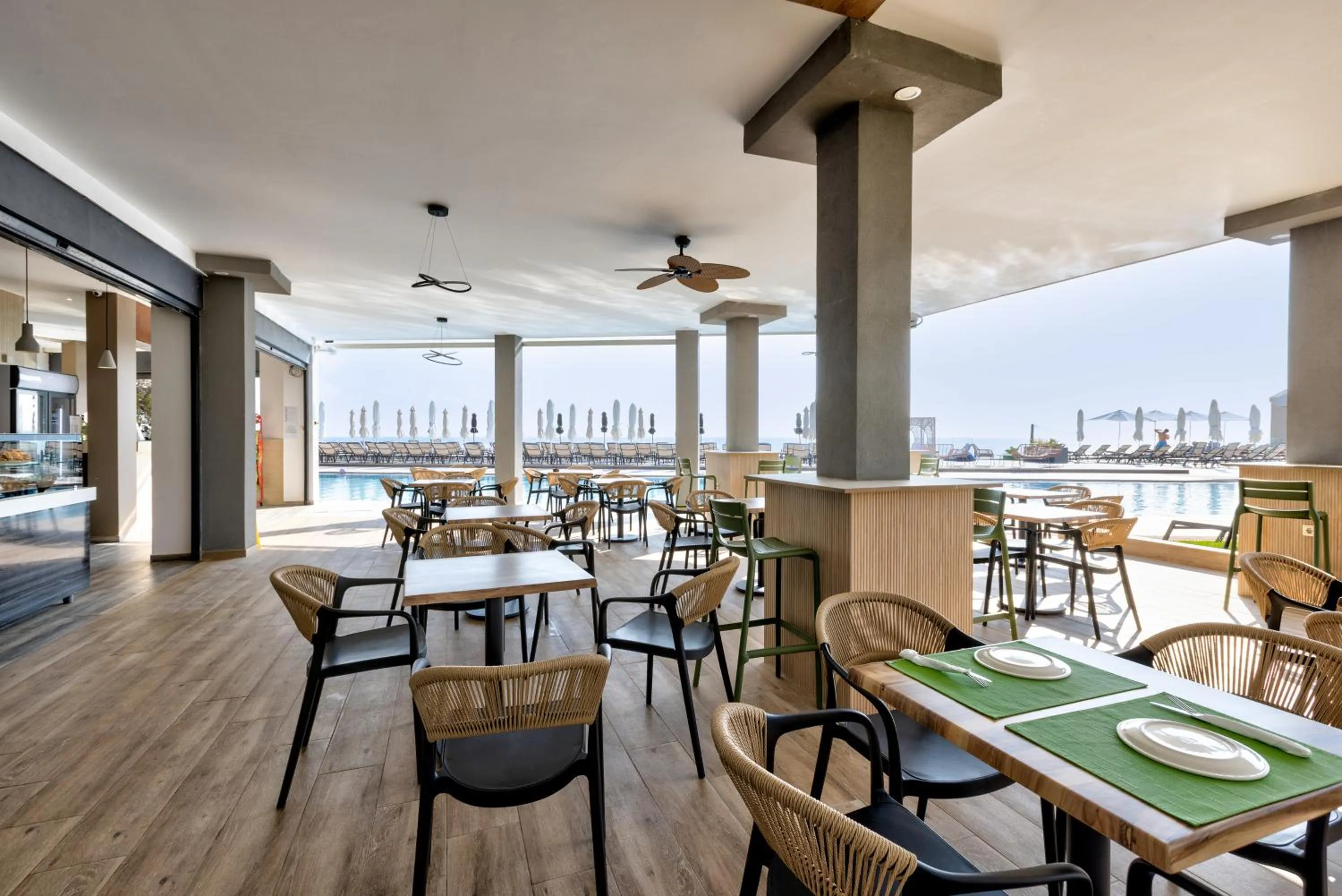 Restaurant/places to eat in Cavo Orient Beach Hotel & Suites