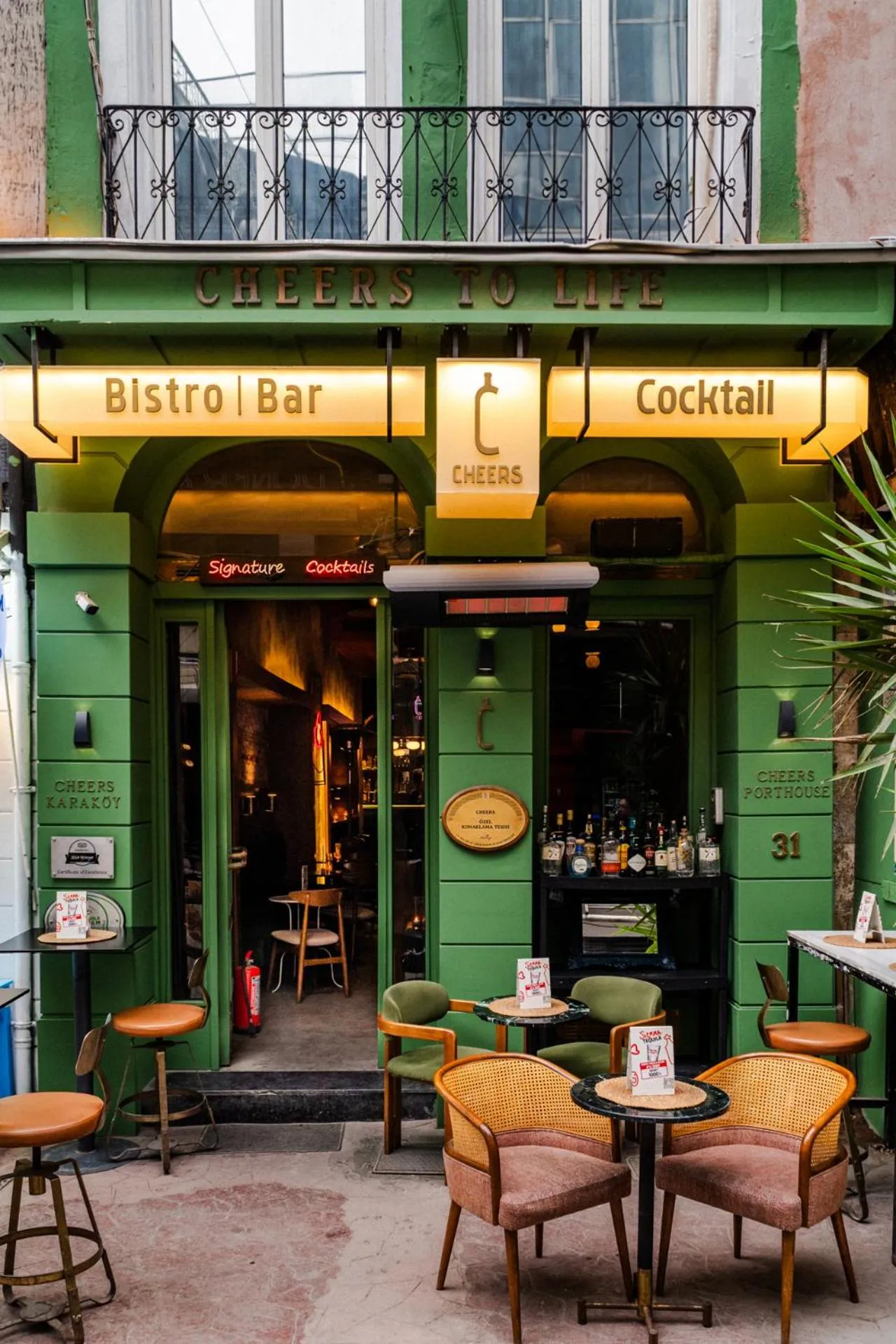 Property building in Cheers Porthouse