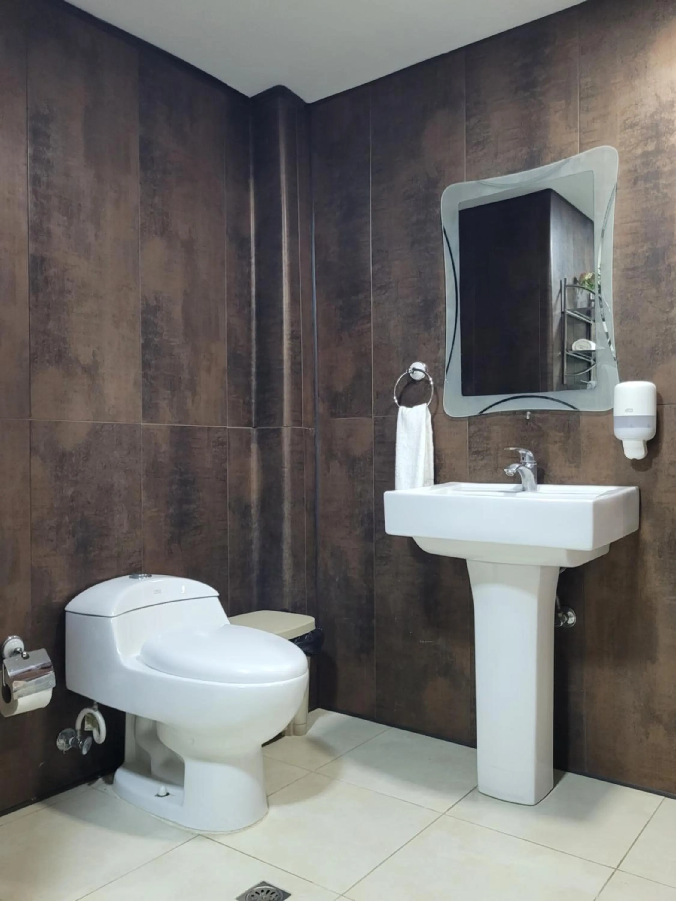 Bathroom in Hotel Olimpo