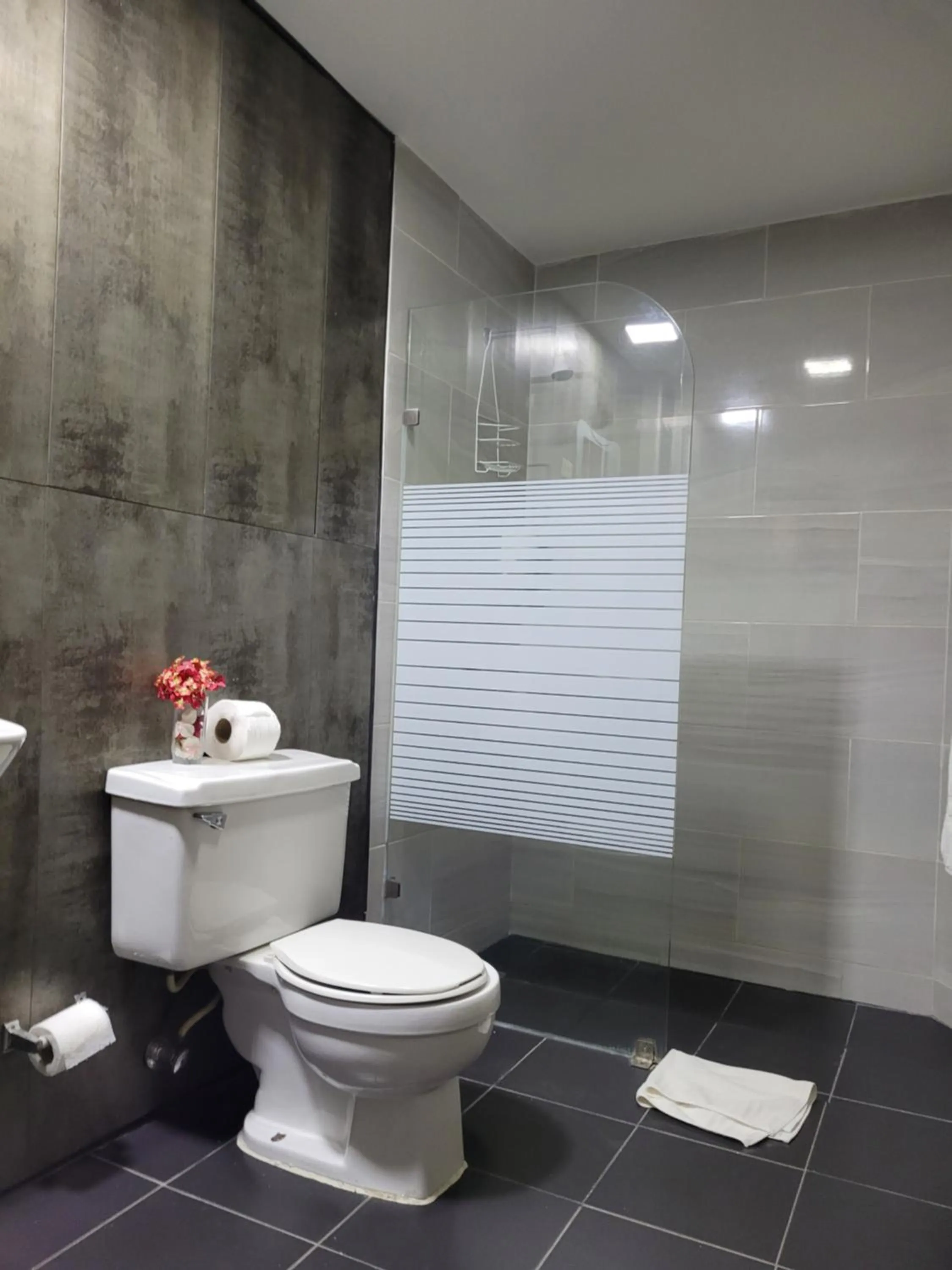 Shower in Hotel Olimpo