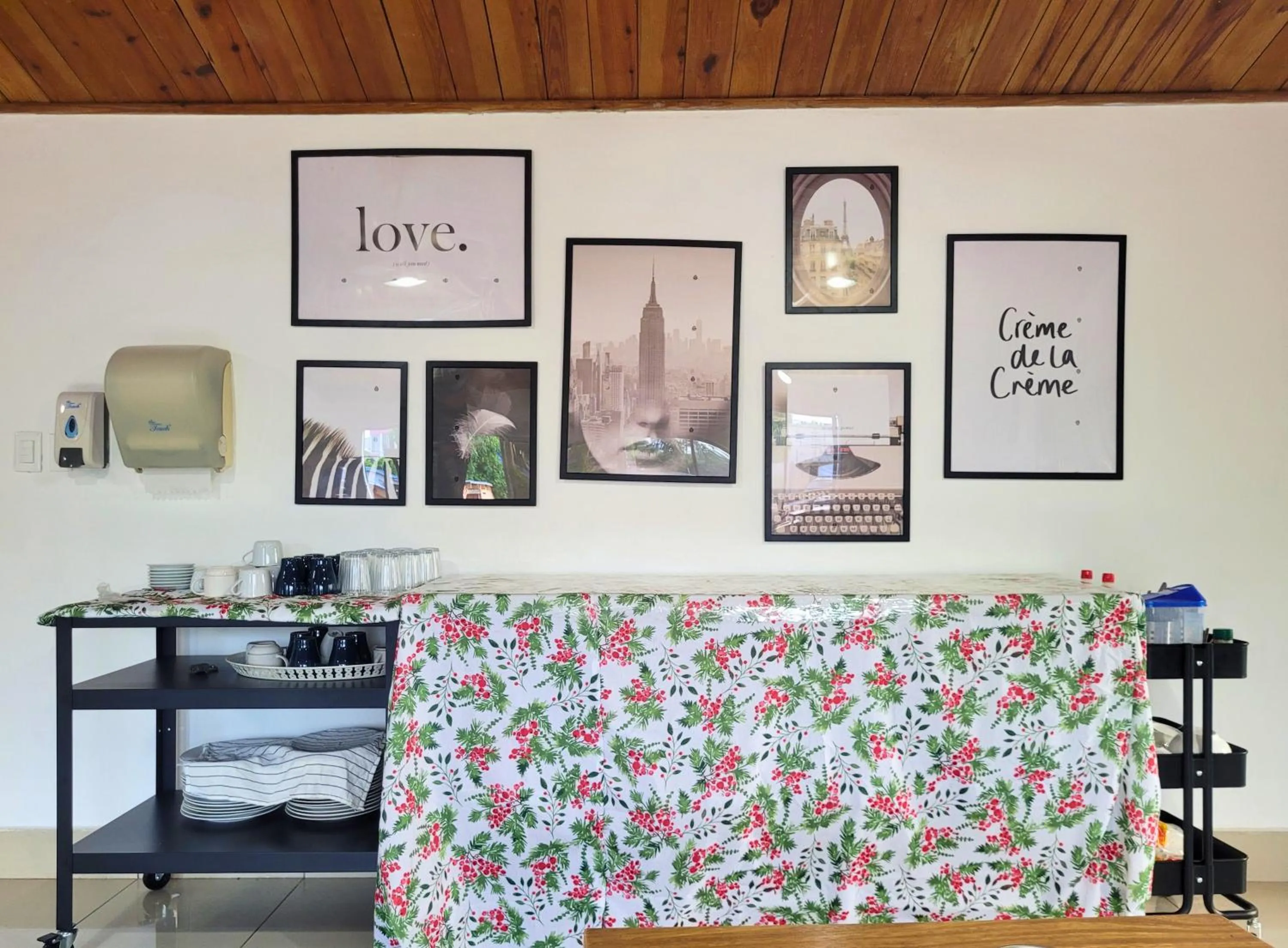 Breakfast, Bed in Hotel Olimpo