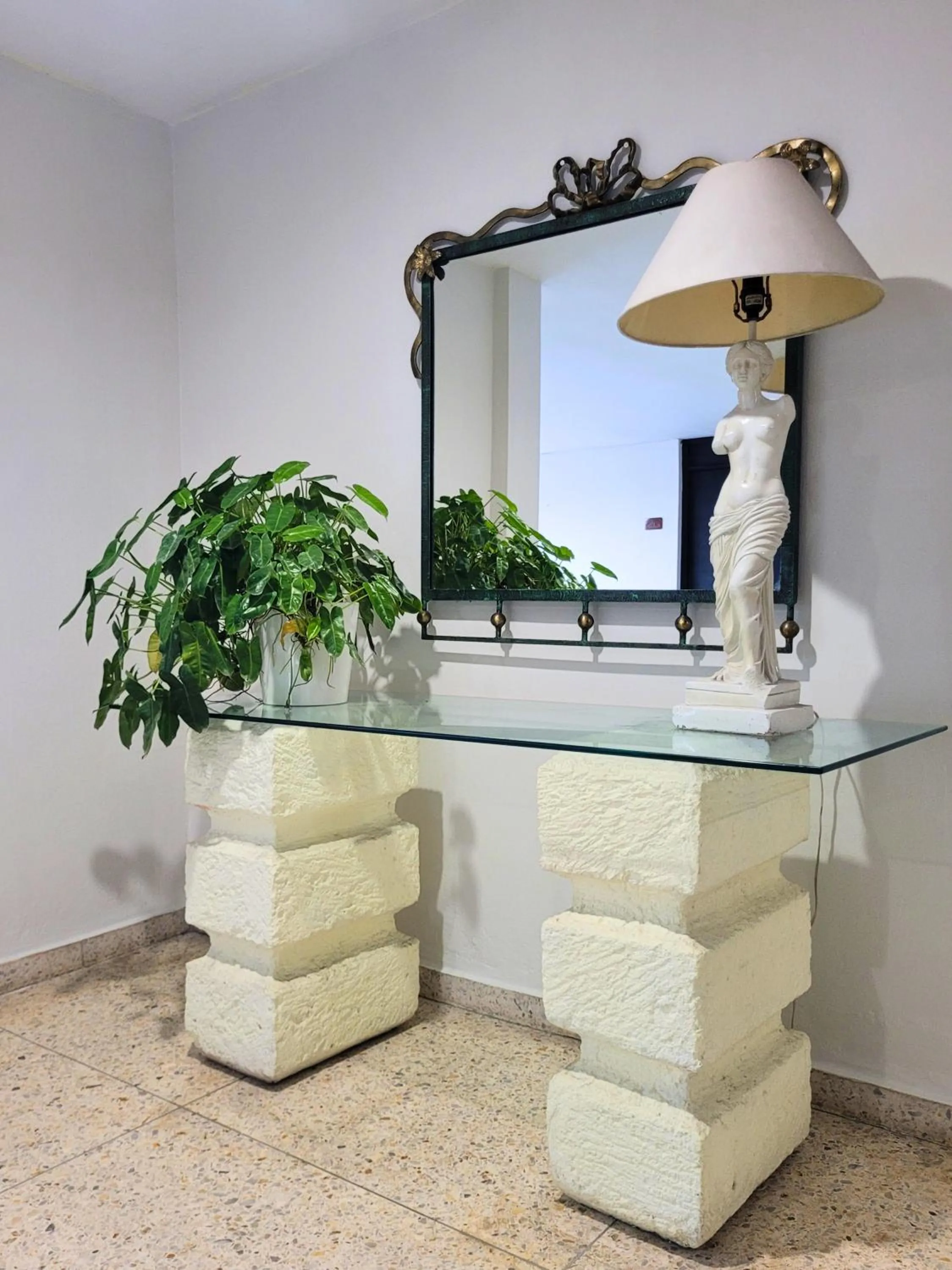 Property building in Hotel Olimpo